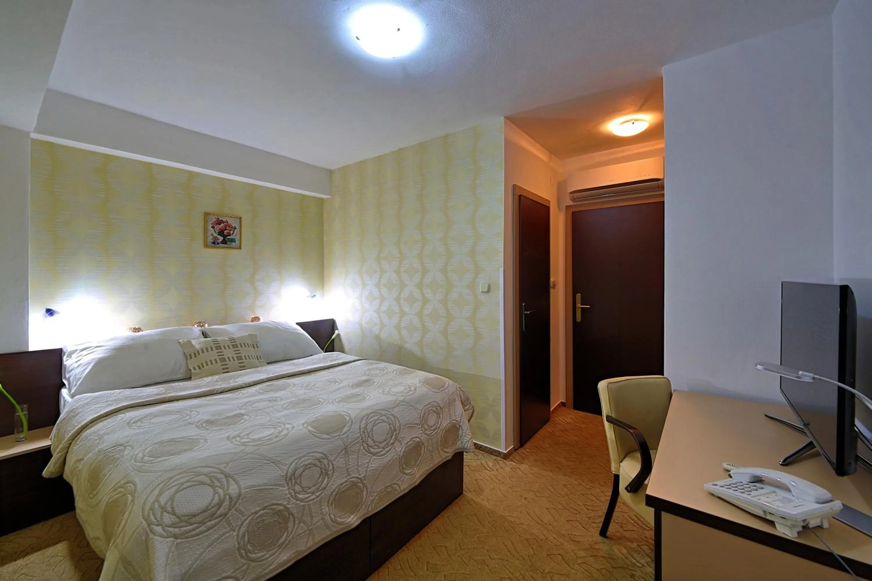Photo of the whole room, Bed in Hotel Šariš
