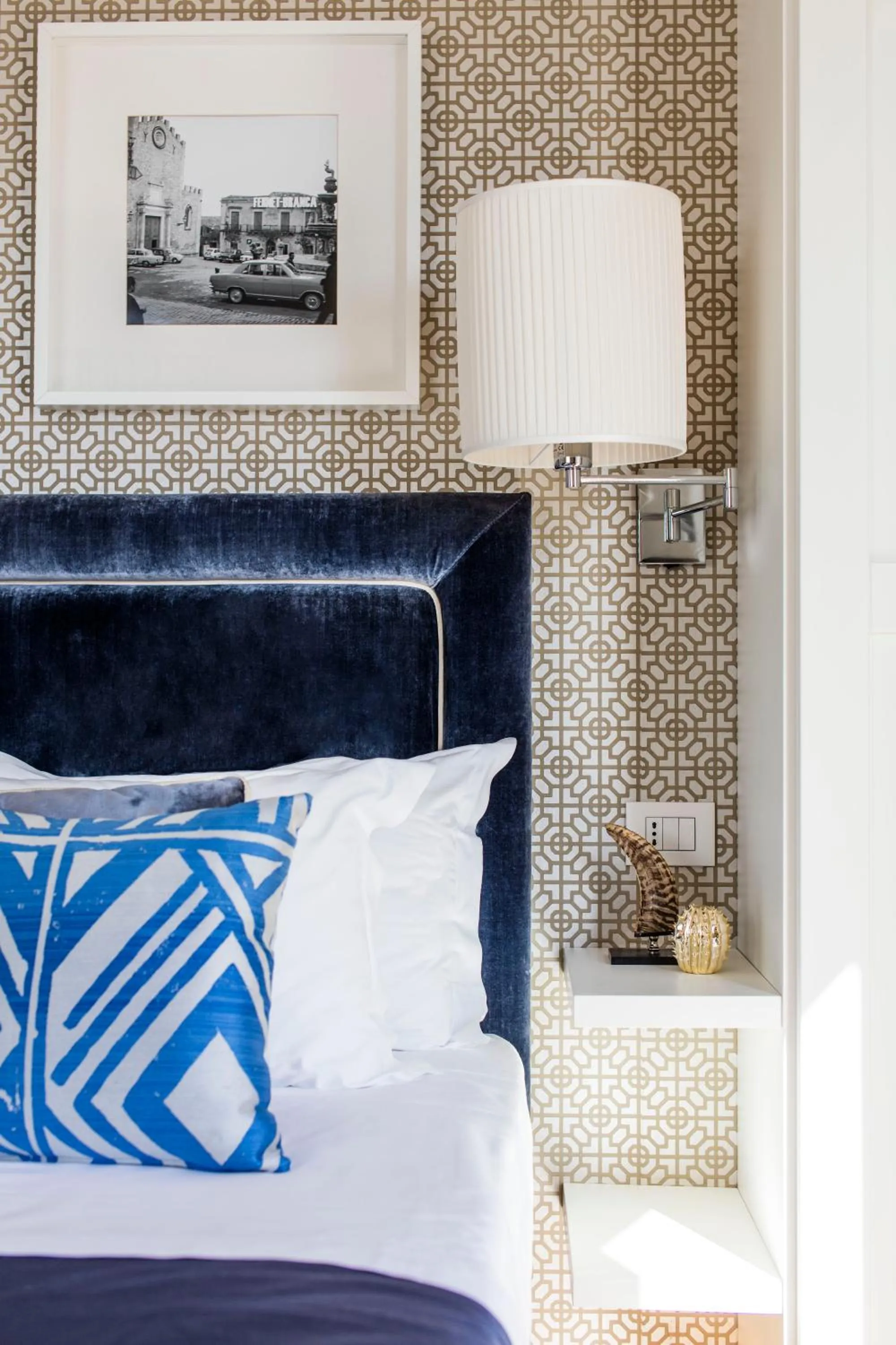 Decorative detail, Bed in La Malandrina - Apartments & Suites