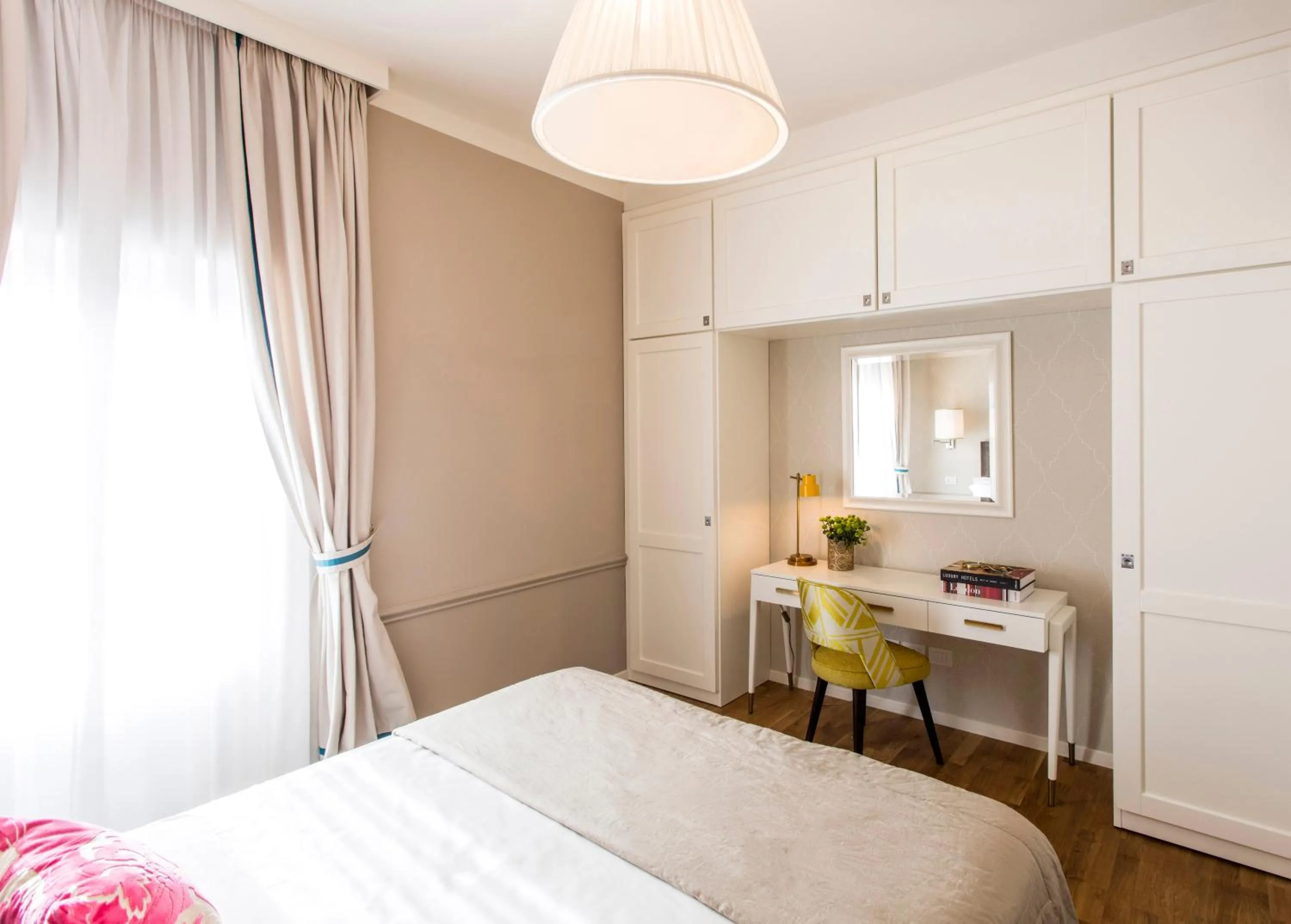 Decorative detail, Bed in La Malandrina - Apartments & Suites