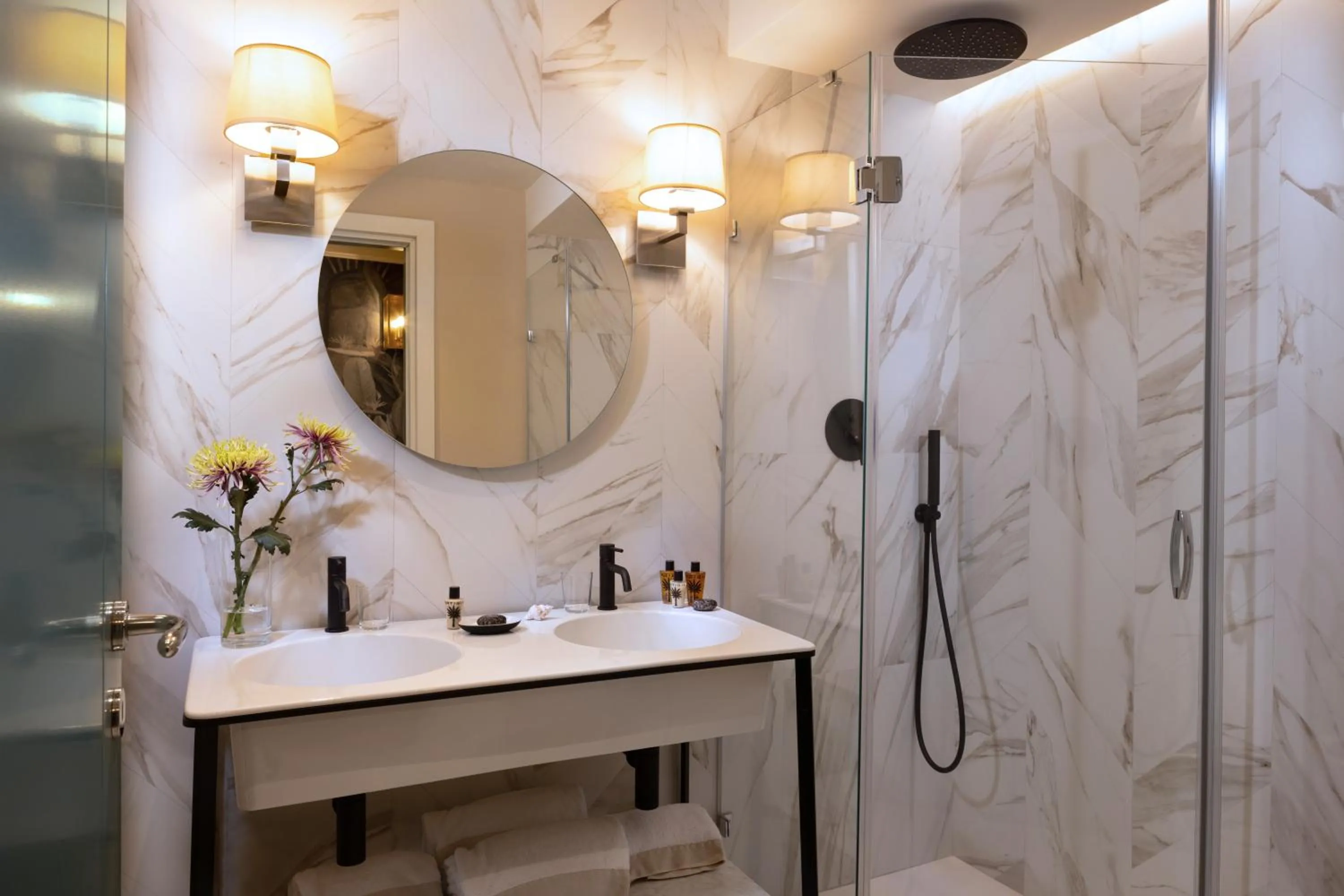 Bathroom in La Malandrina - Apartments & Suites