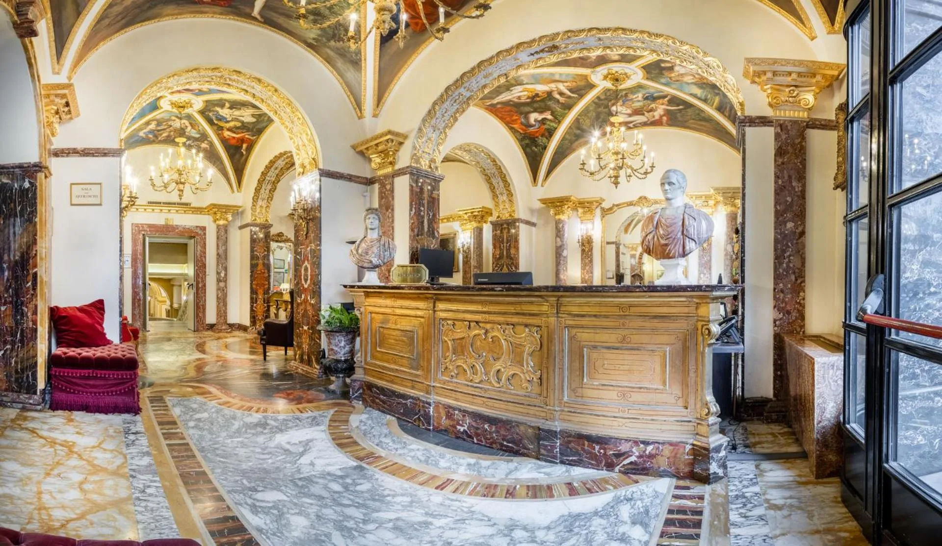 Lobby or reception in Hotel Des Epoques