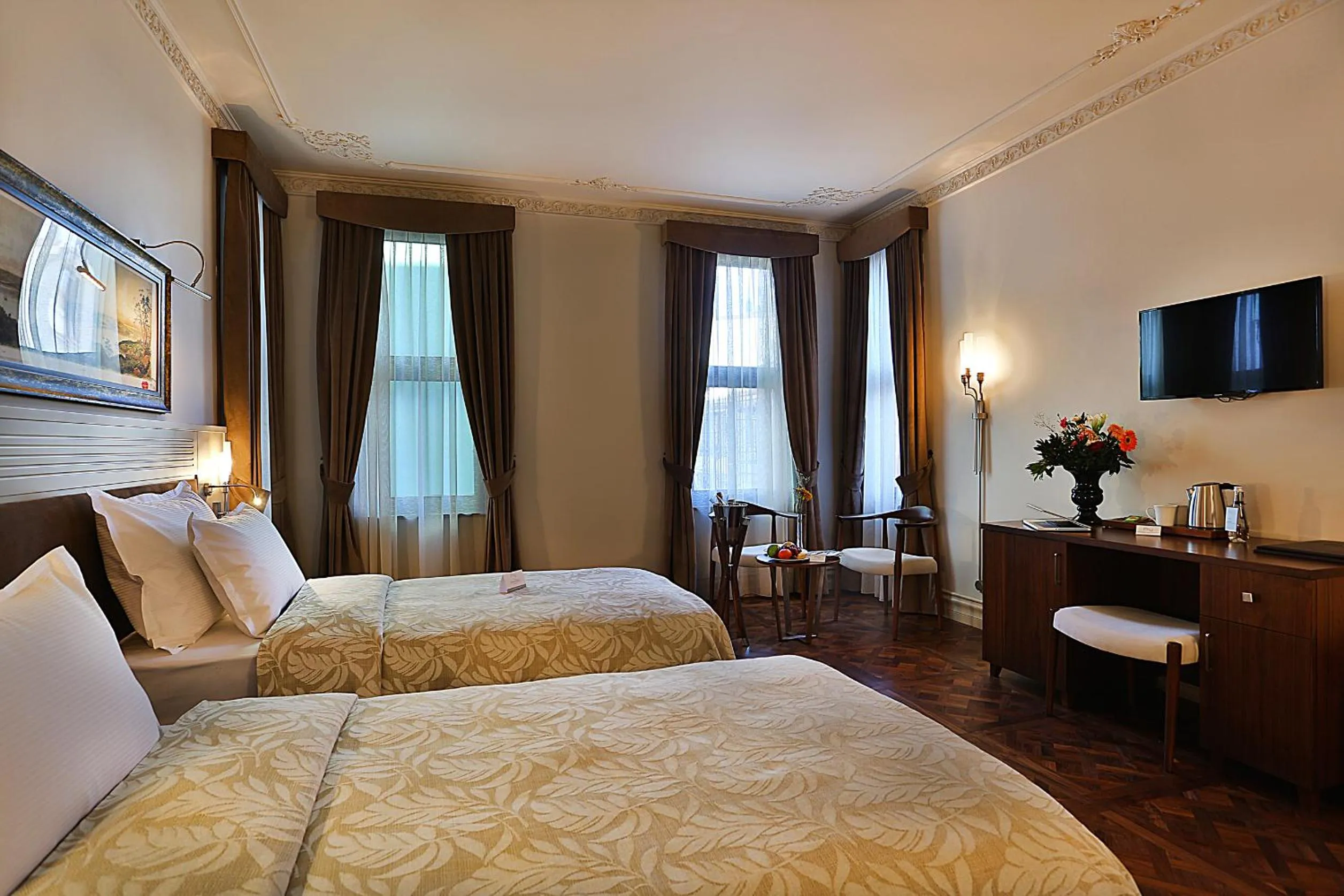 Photo of the whole room, Bed in Taxim Lounge Hotel Special Category