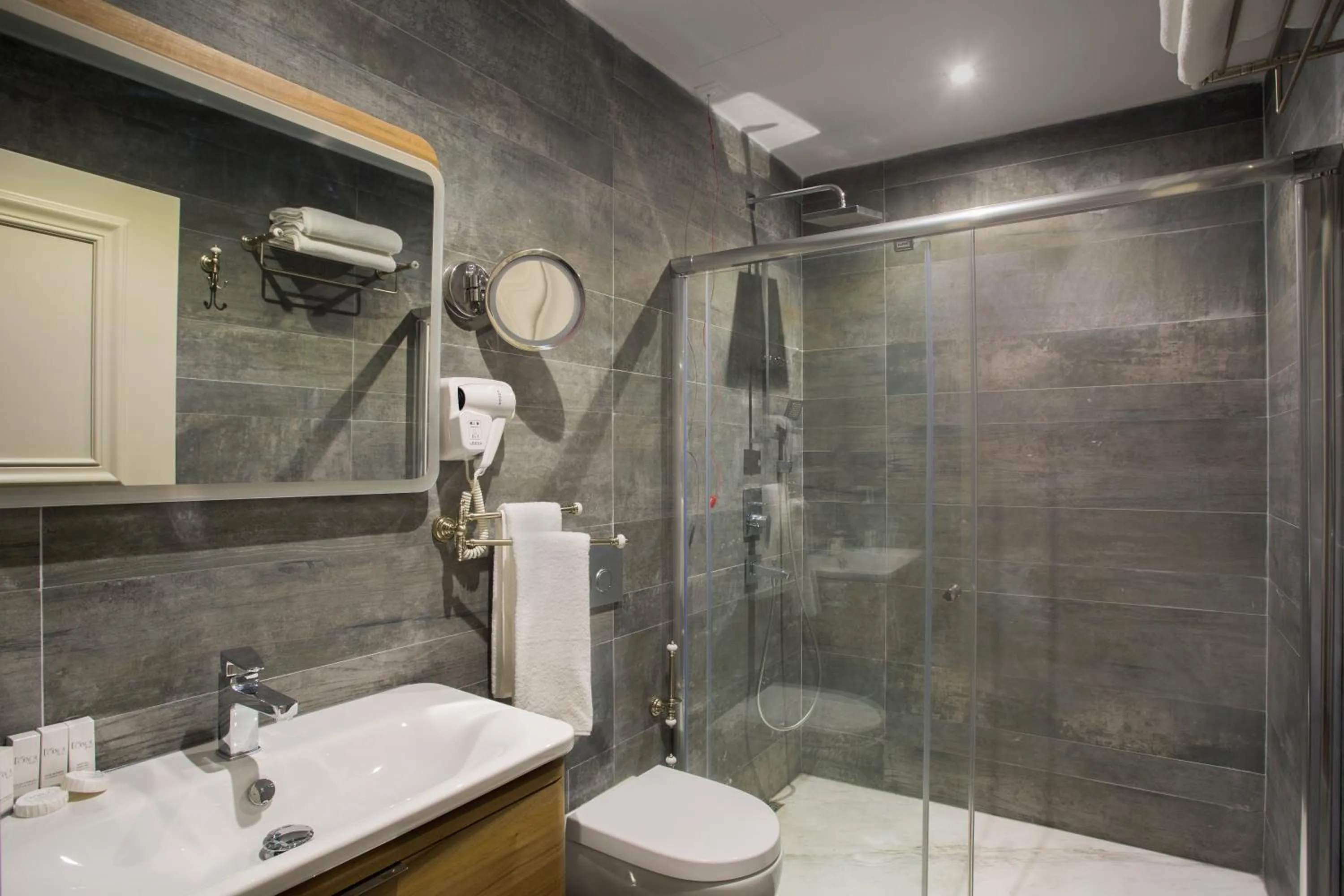 Shower in Taxim Lounge Hotel Special Category