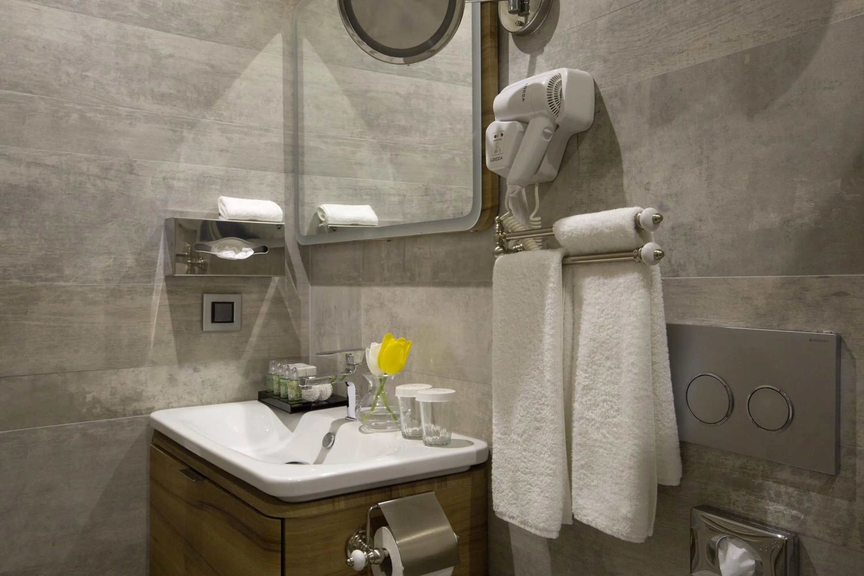 Shower in Taxim Lounge Hotel Special Category