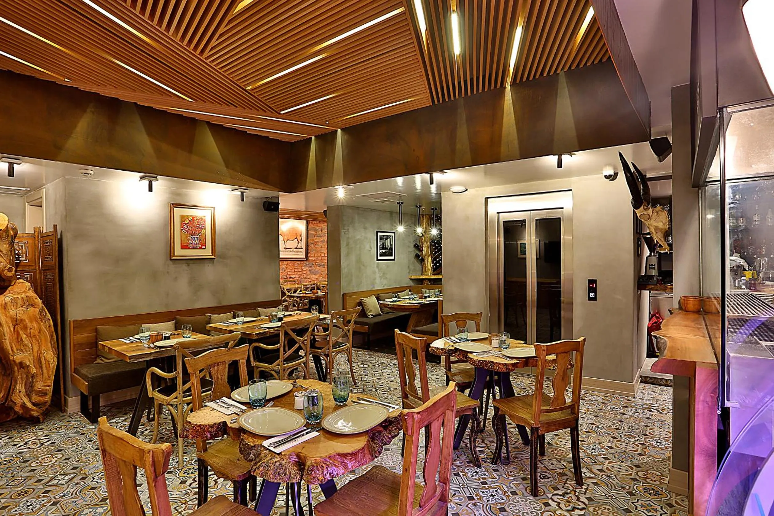 Restaurant/places to eat in Taxim Lounge Hotel Special Category