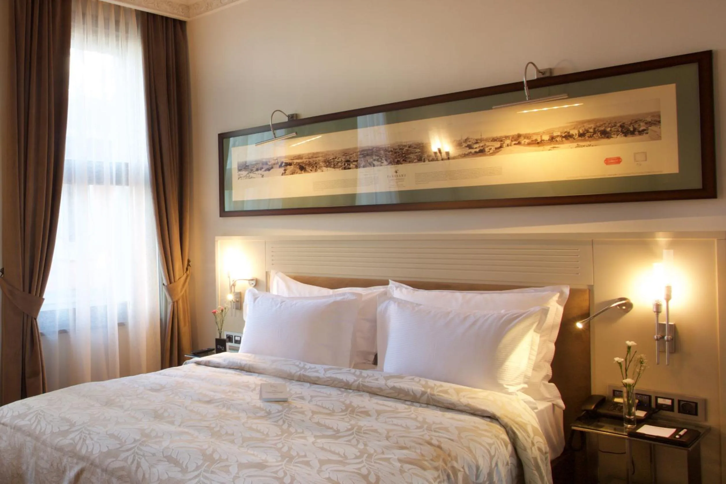 Photo of the whole room, Bed in Taxim Lounge Hotel Special Category