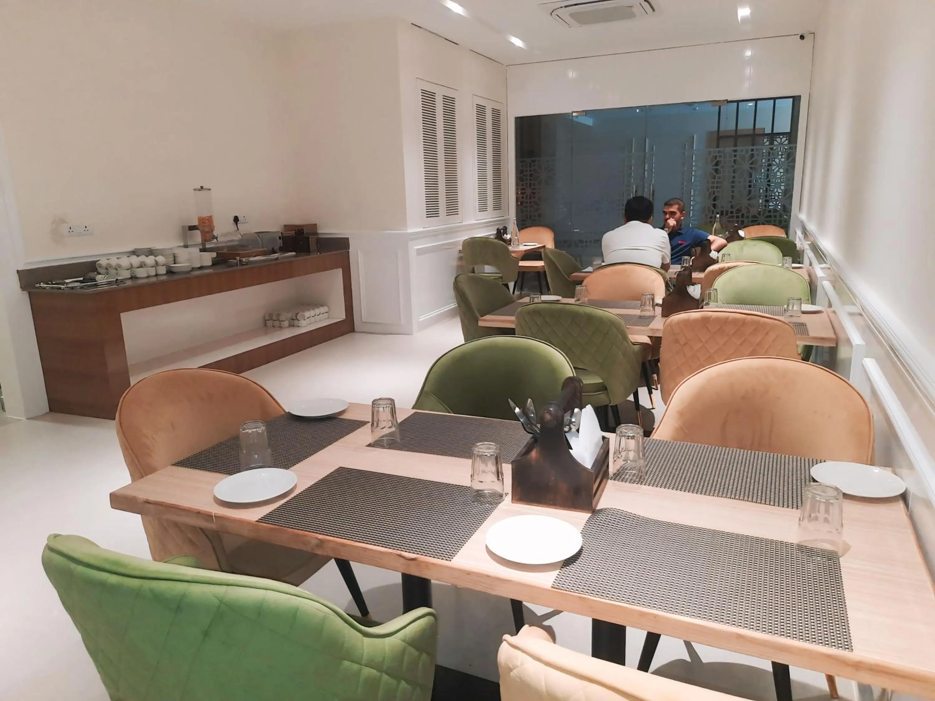 Restaurant/places to eat in raghukul sadan