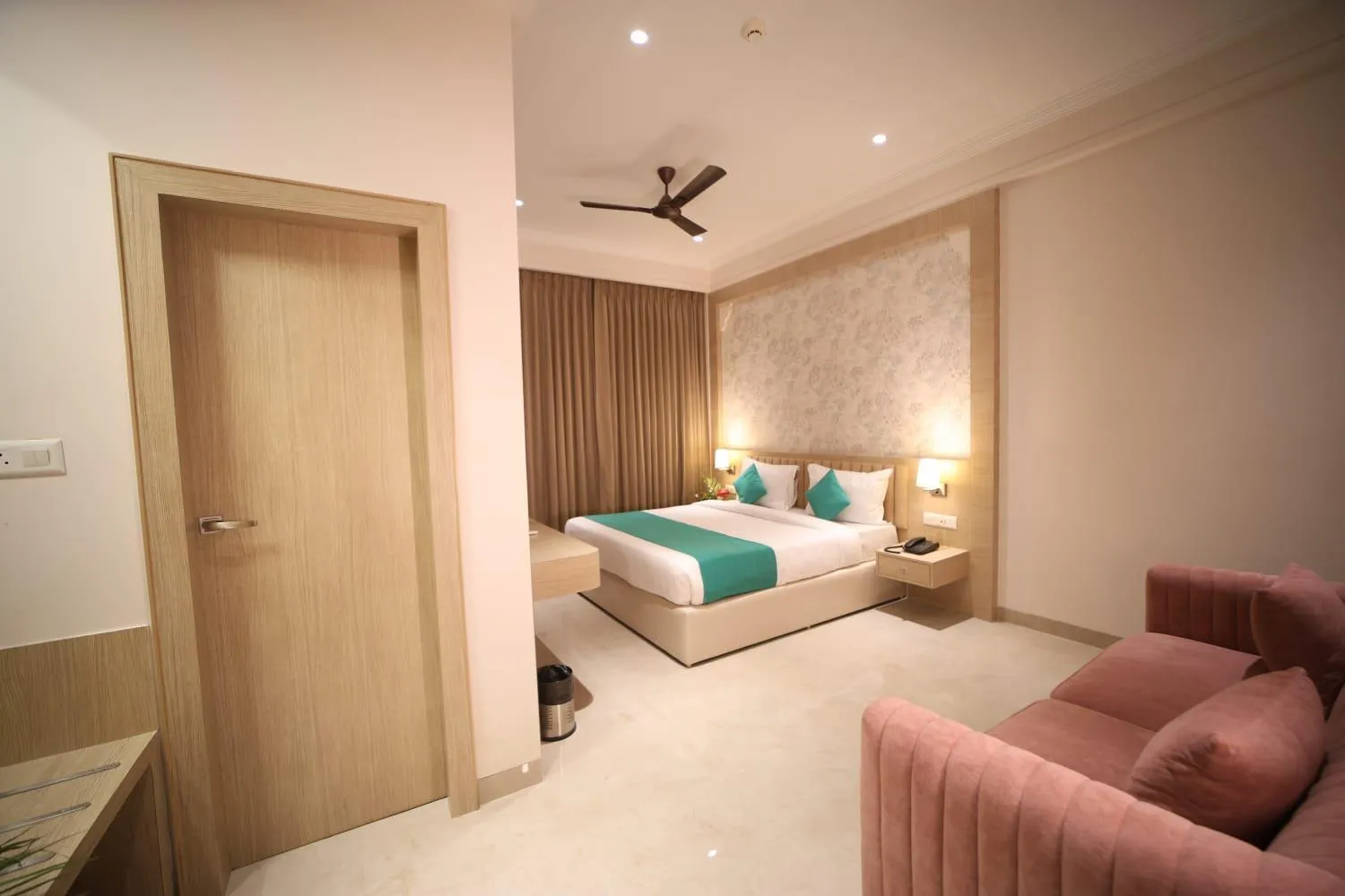 Bedroom, Bed in raghukul sadan