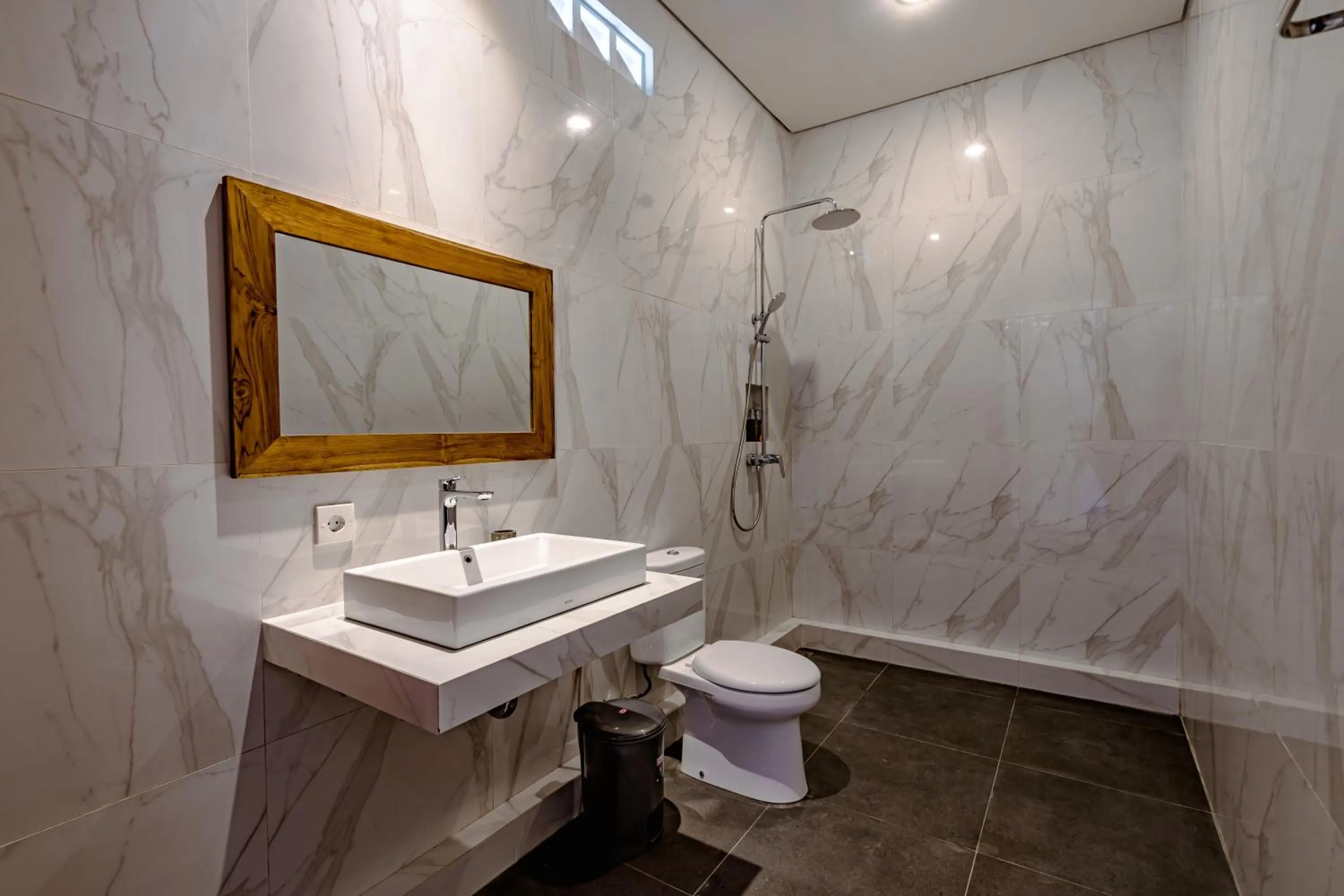 Bathroom in Sapta D'Villa Residence by Purely