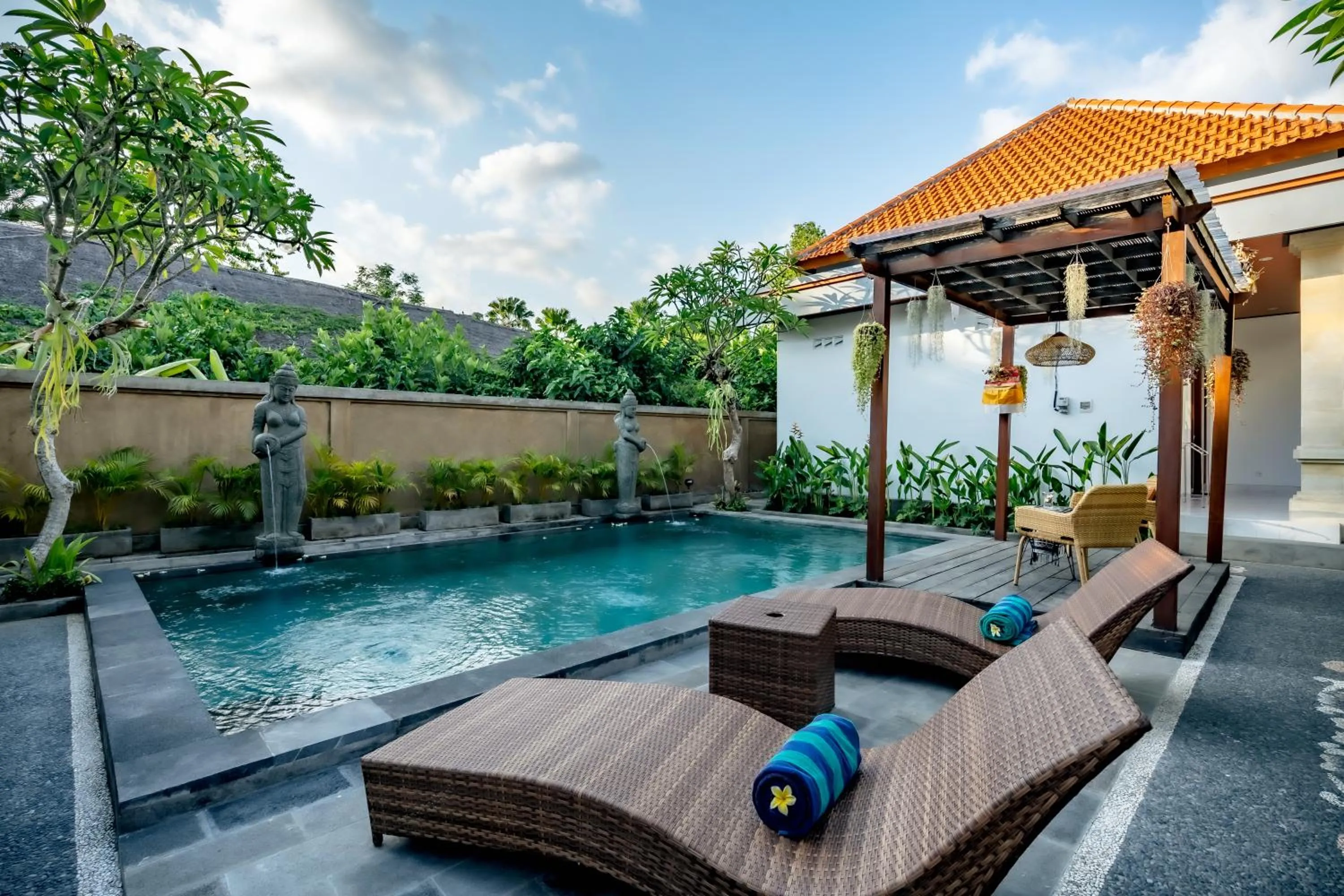 Swimming pool in Sapta D'Villa Residence by Purely