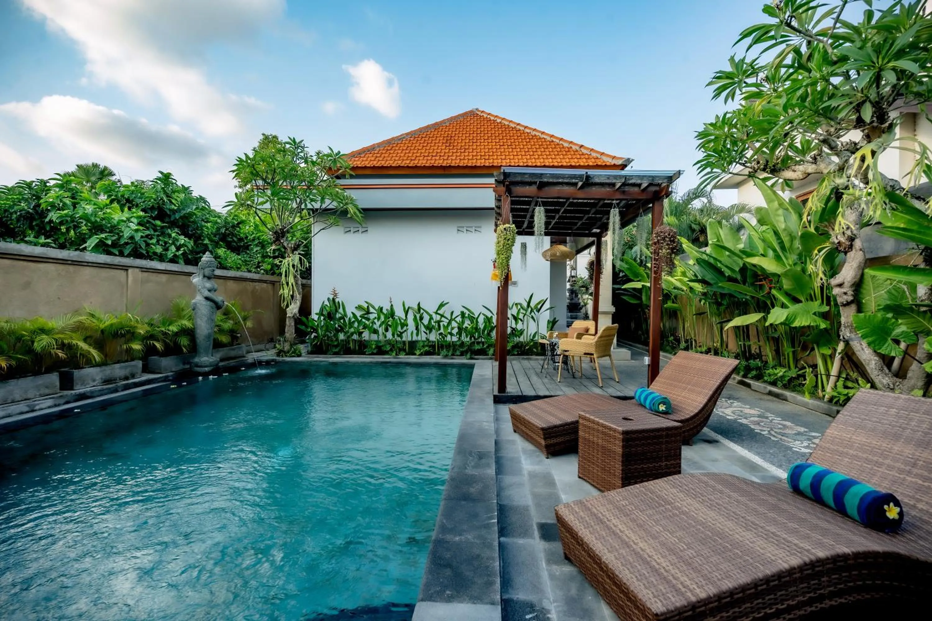 Swimming pool in Sapta D'Villa Residence by Purely