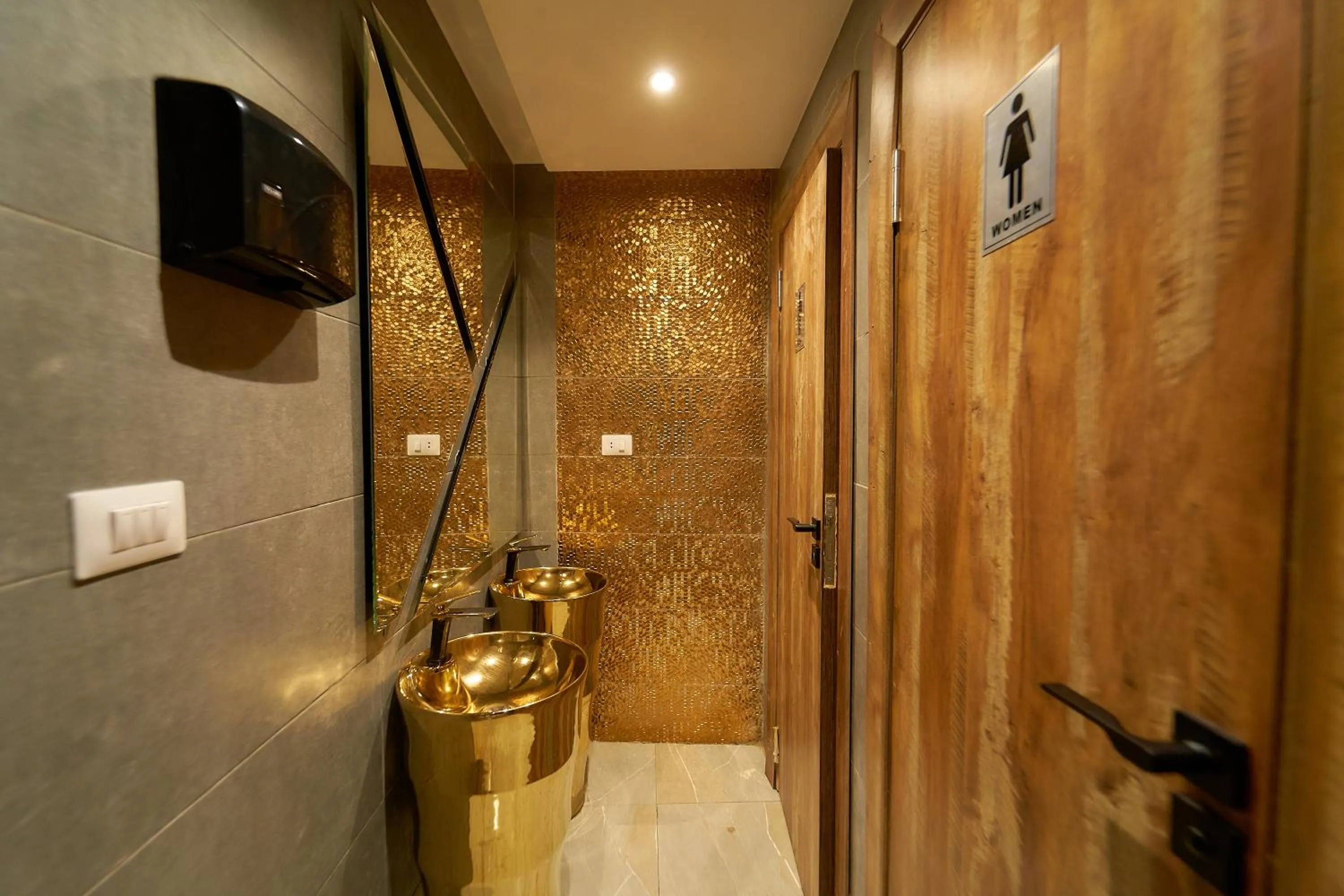 Bathroom in Crown Pyramids View Hotel