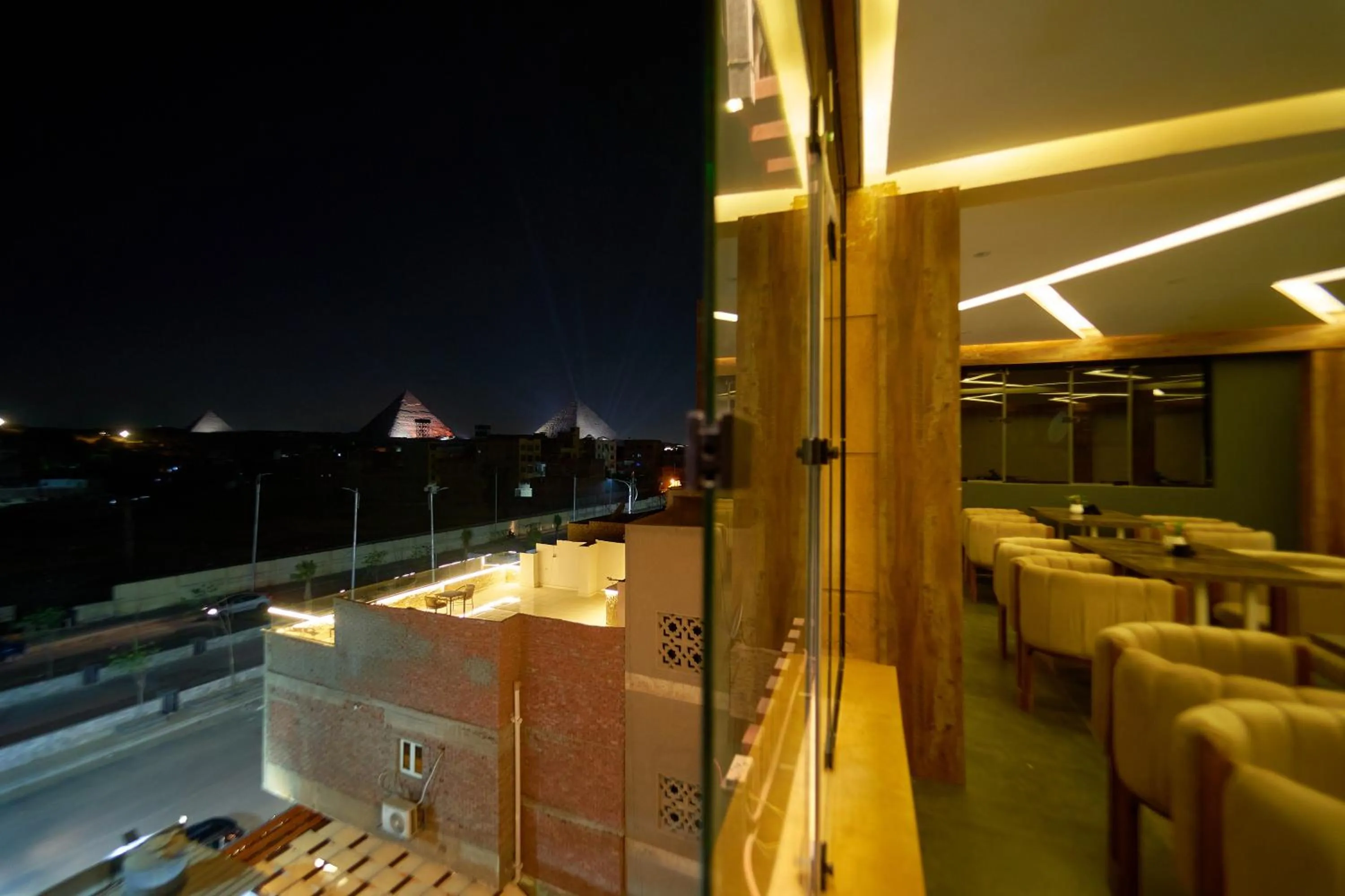 Restaurant/places to eat in Crown Pyramids View Hotel