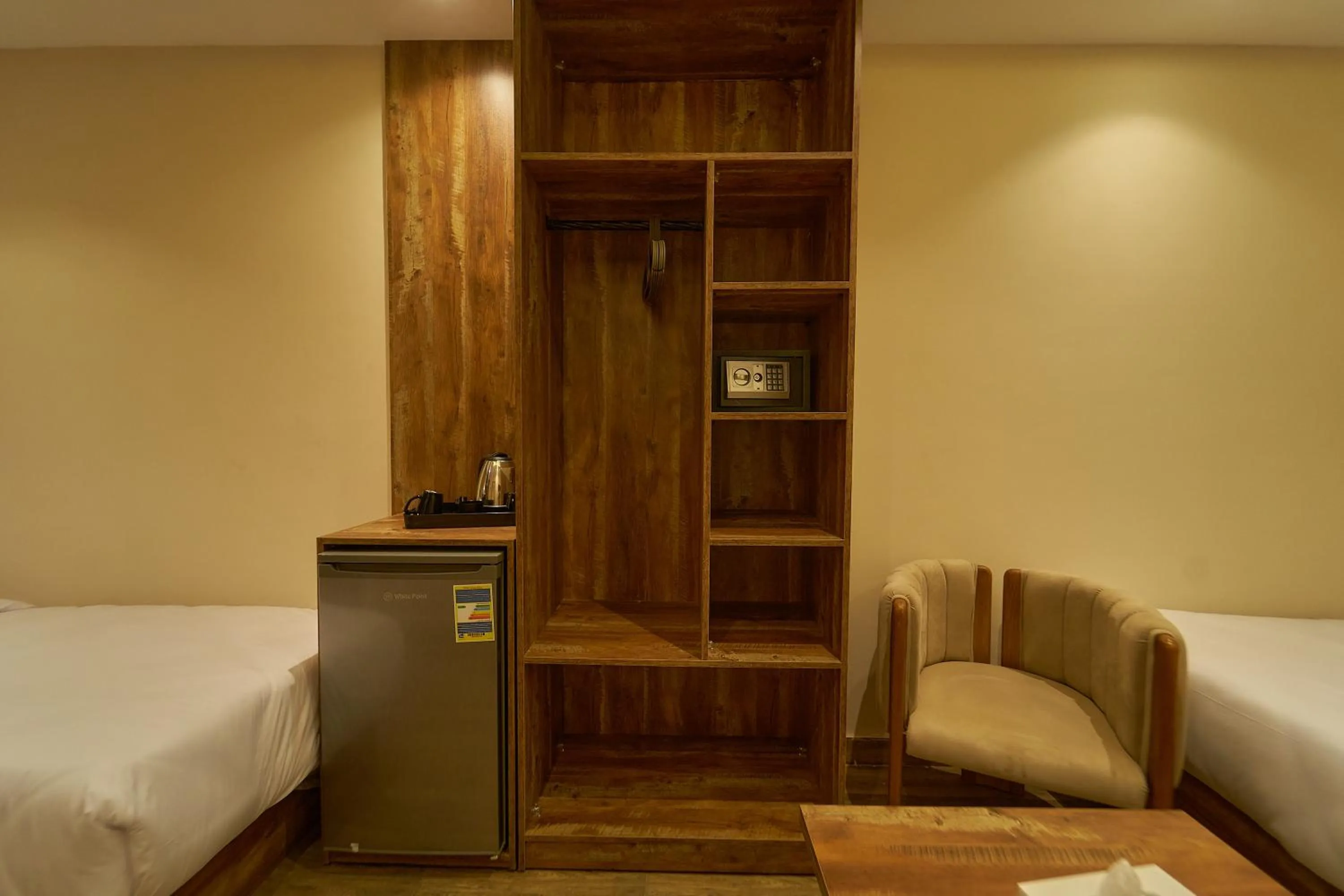 minibar, Bed in Crown Pyramids View Hotel