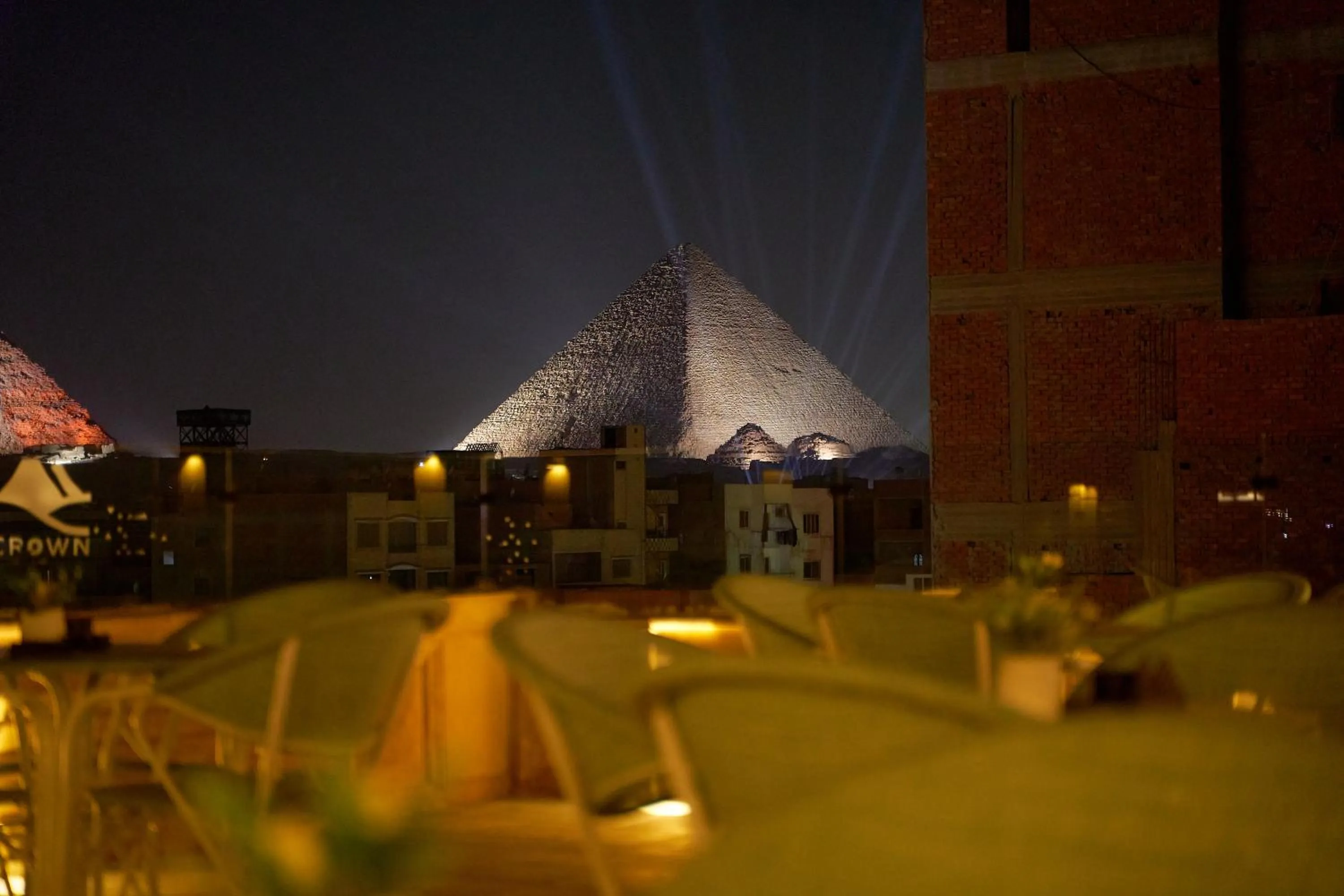 Restaurant/places to eat in Crown Pyramids View Hotel