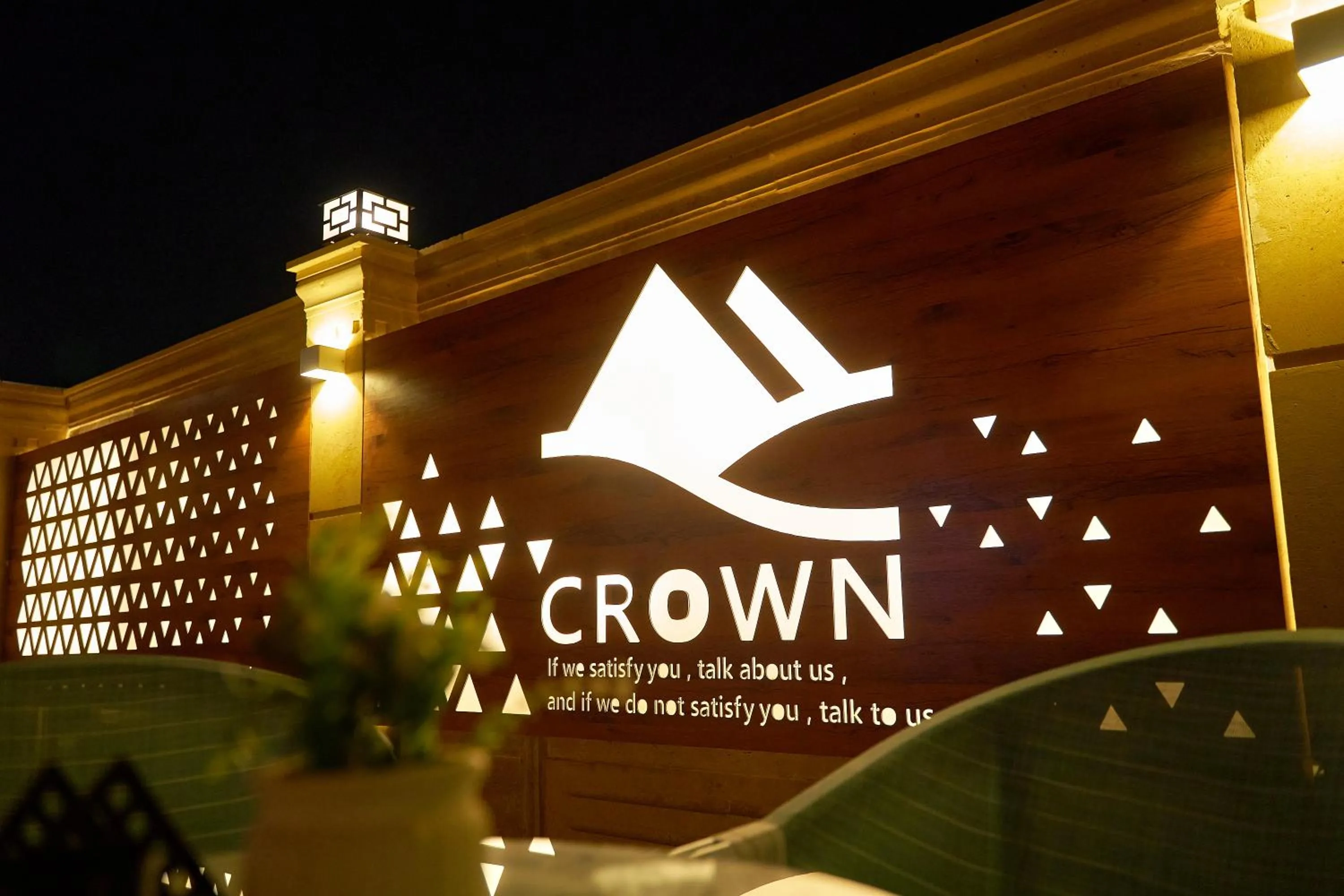 Restaurant/places to eat in Crown Pyramids View Hotel