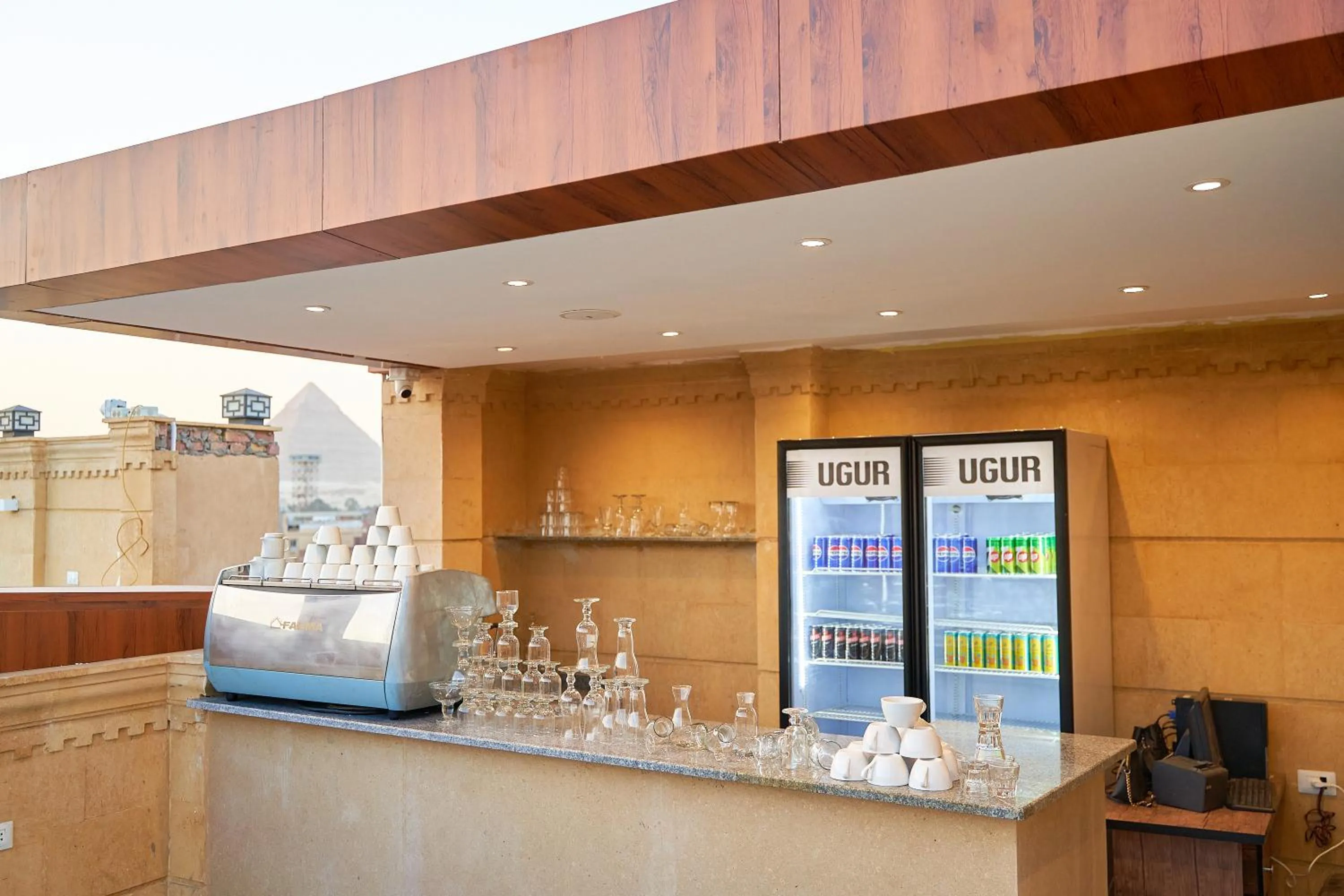 Restaurant/places to eat in Crown Pyramids View Hotel