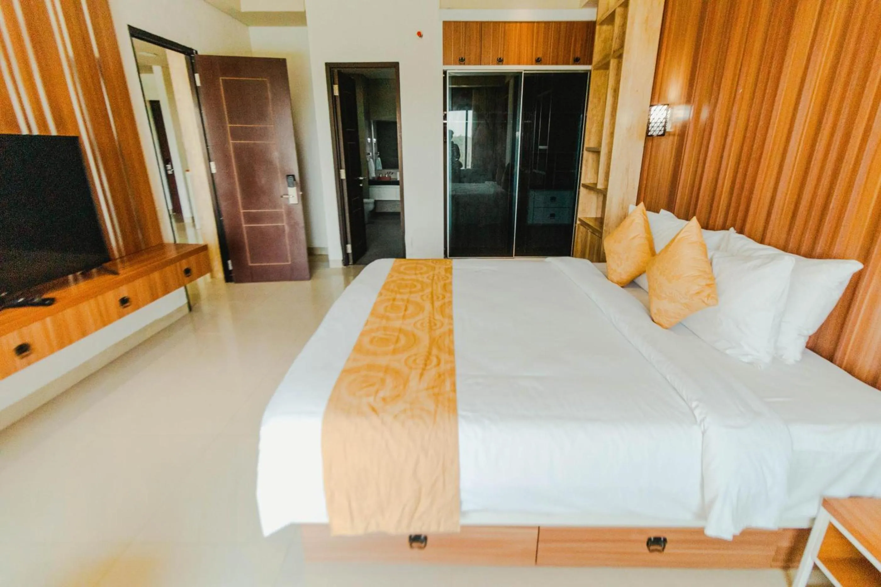 Communal lounge/ TV room in De Balen Soultan Hotel