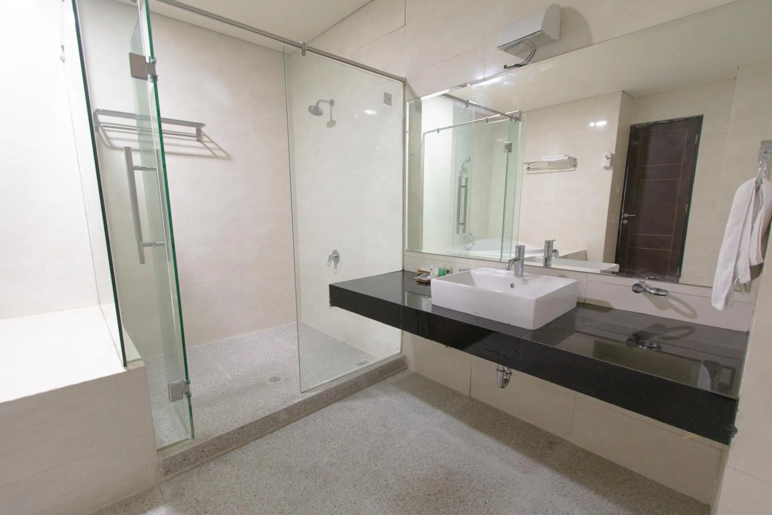 Shower in De Balen Soultan Hotel