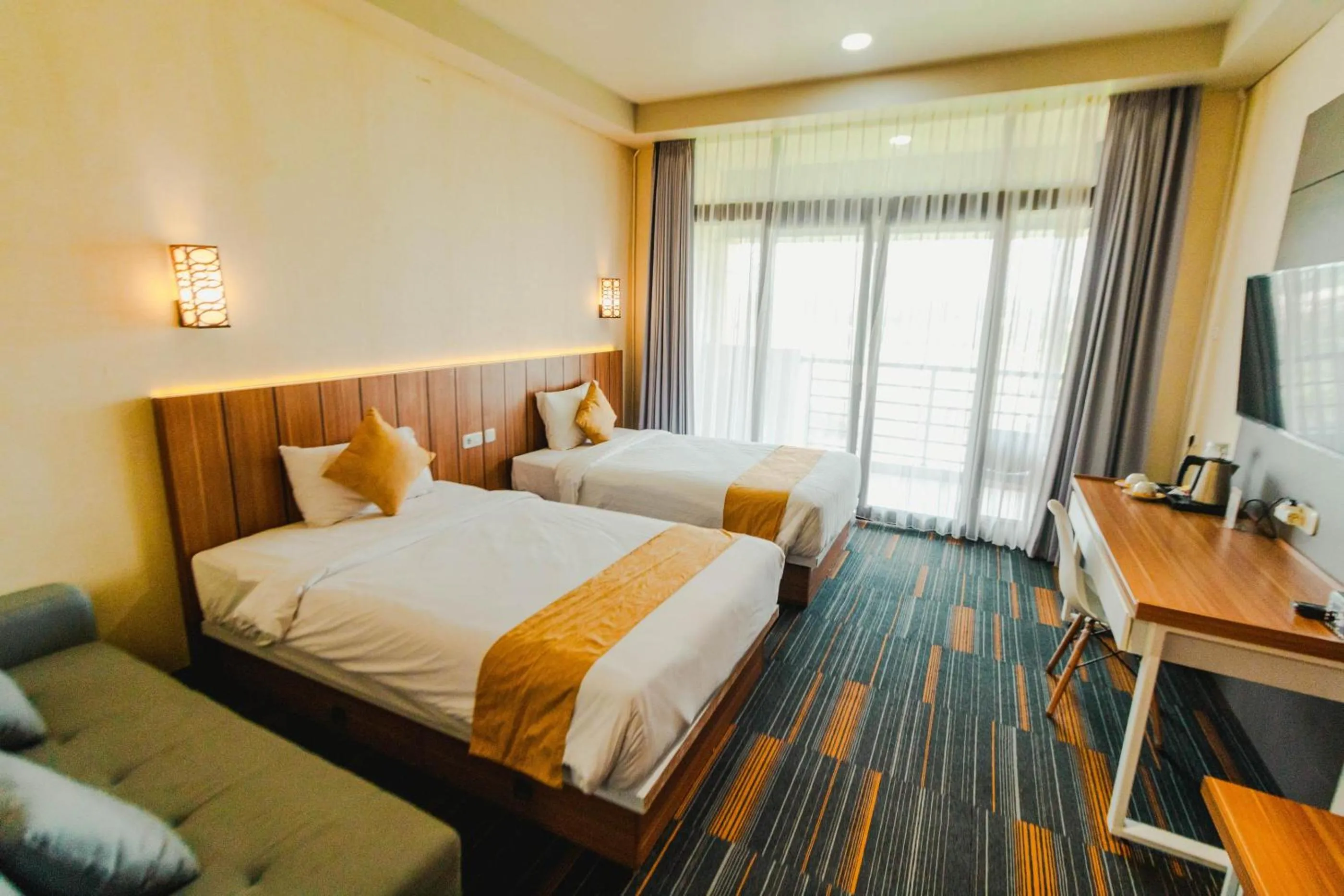 Communal lounge/ TV room in De Balen Soultan Hotel