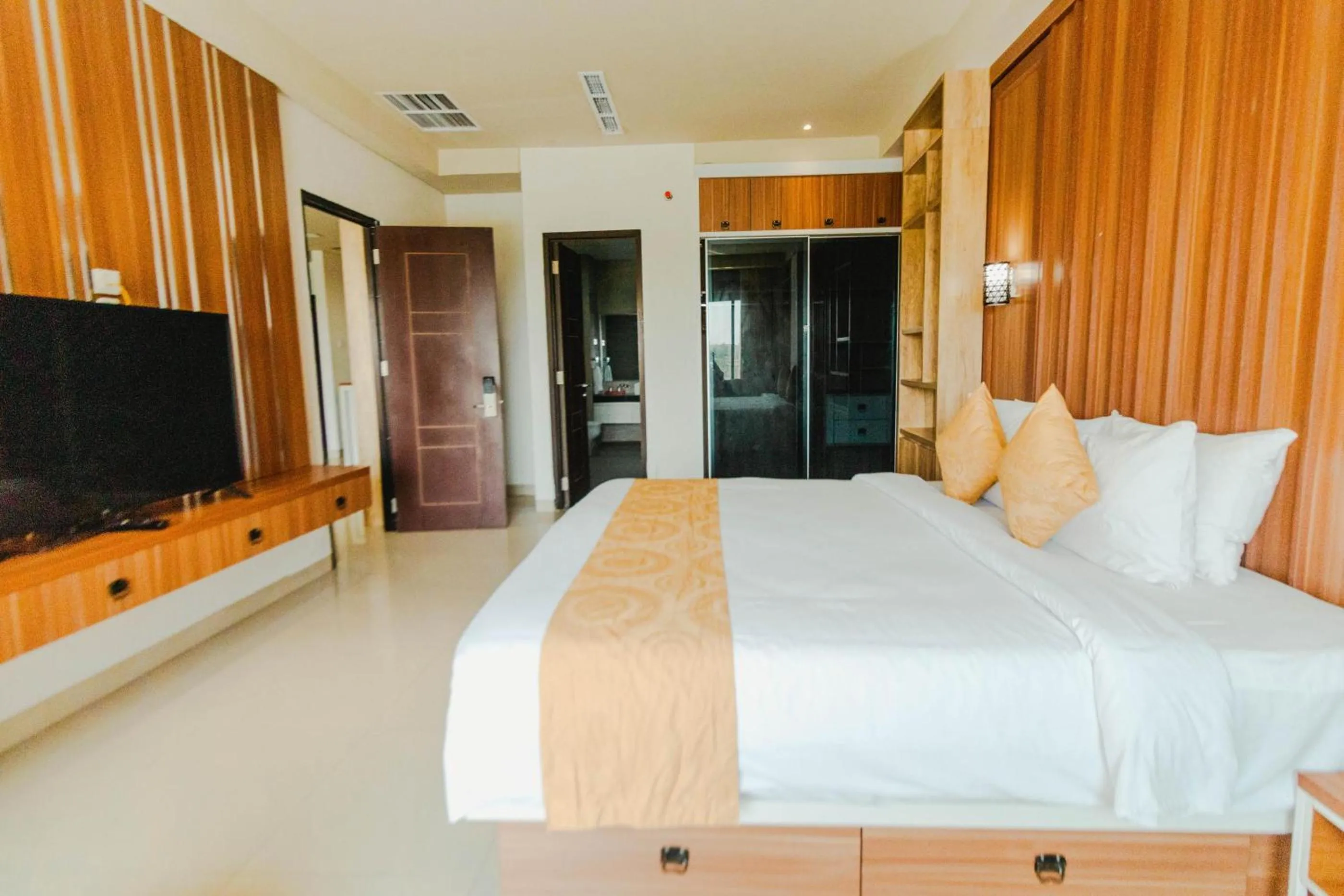 Communal lounge/ TV room in De Balen Soultan Hotel