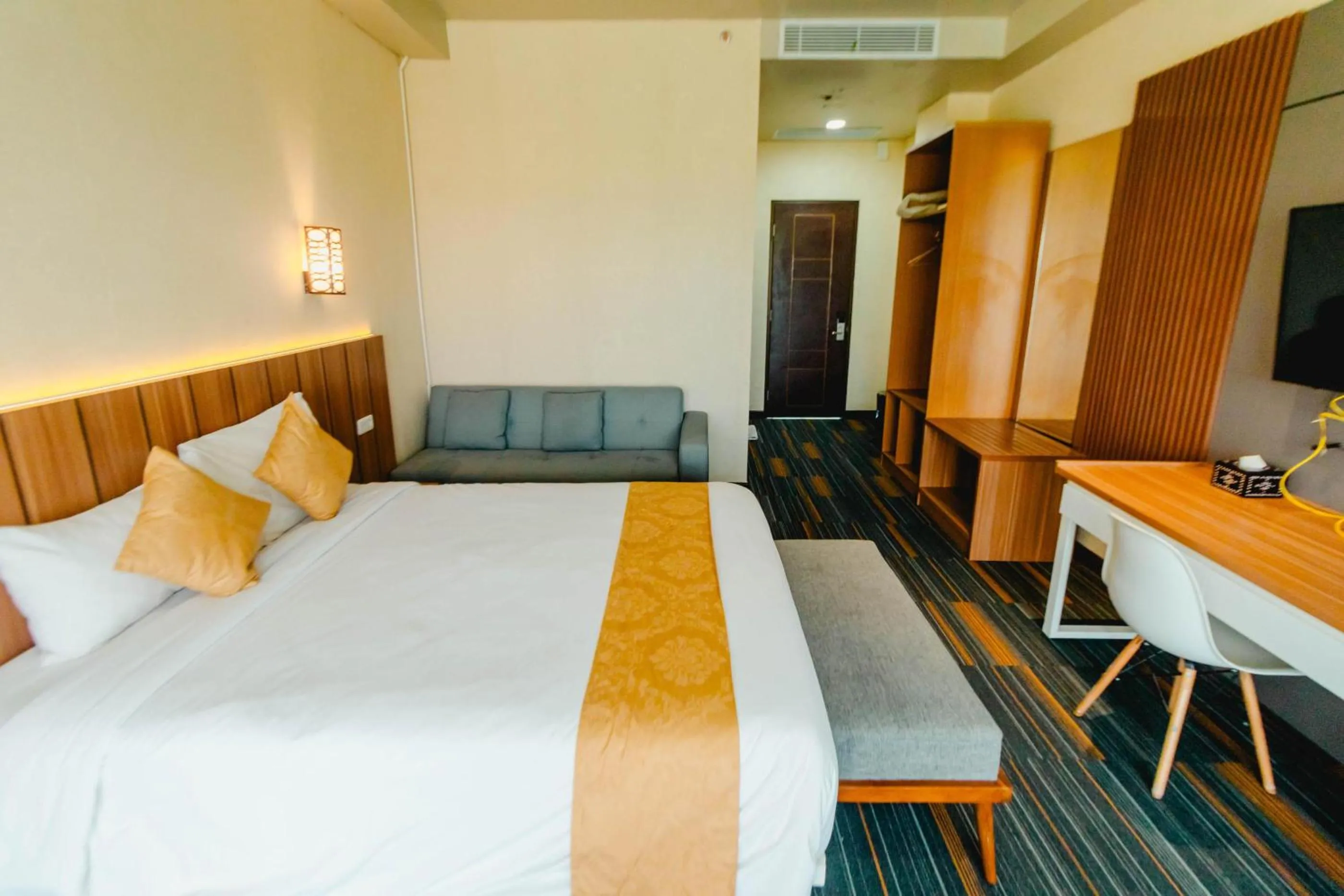 Communal lounge/ TV room in De Balen Soultan Hotel