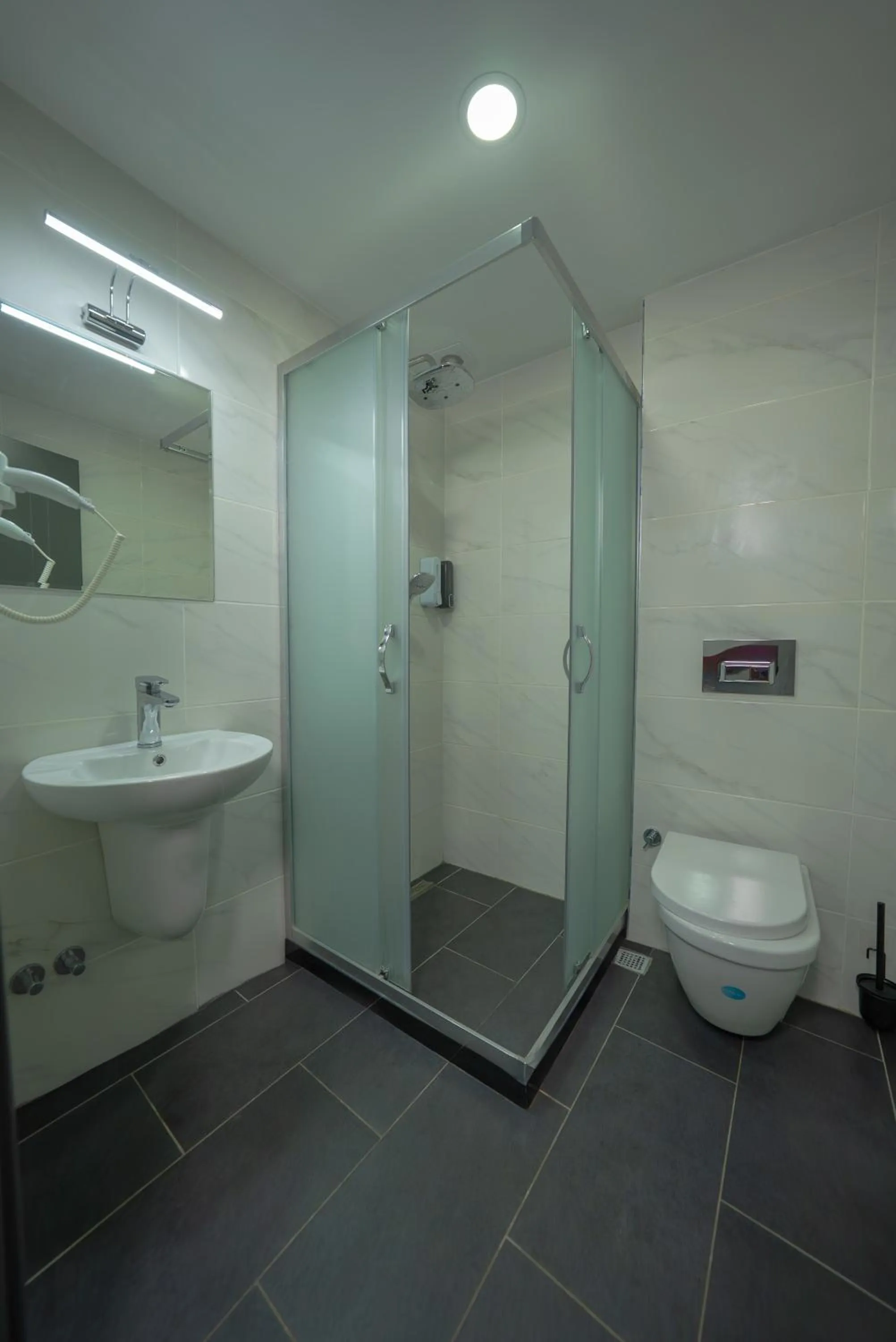 Shower in Diamond Hotel Old Town