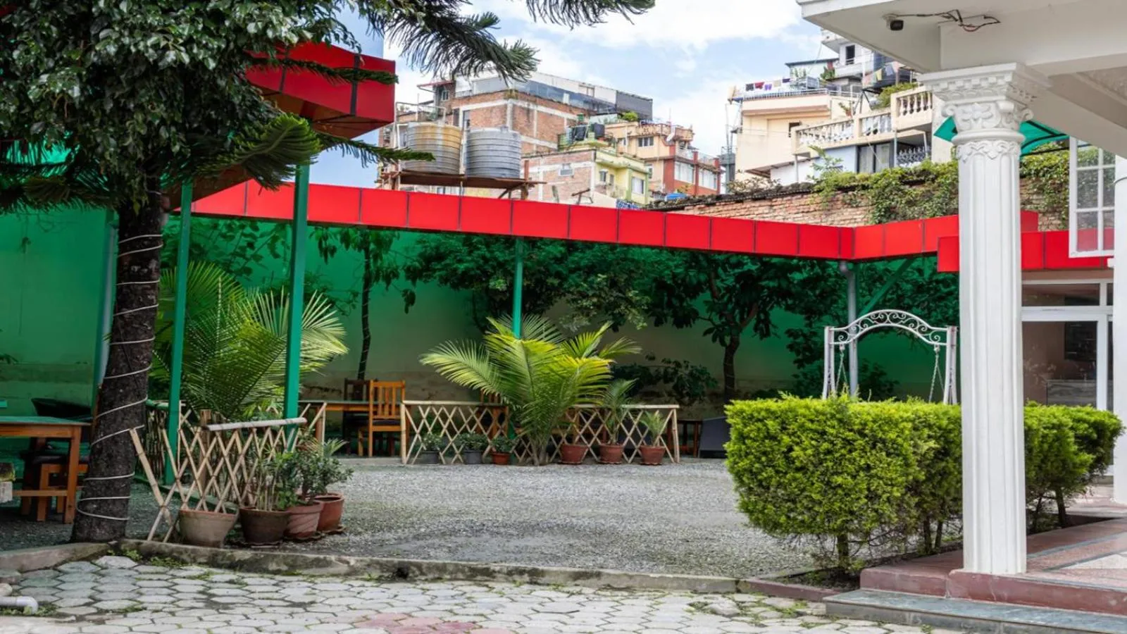 Restaurant/places to eat in Suva Garden Hotel