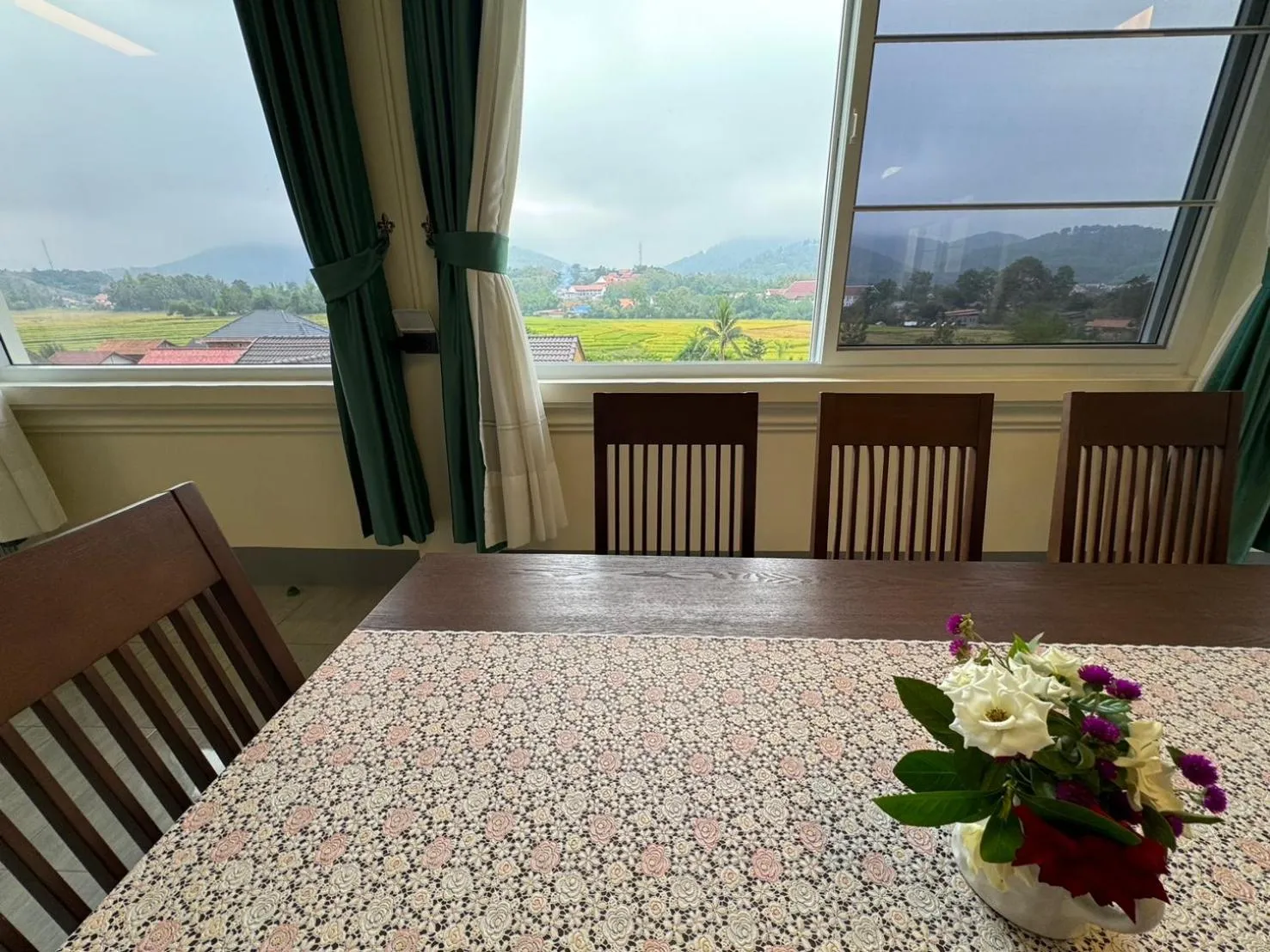 Restaurant/places to eat in Garden House Rice Field and Mountain View