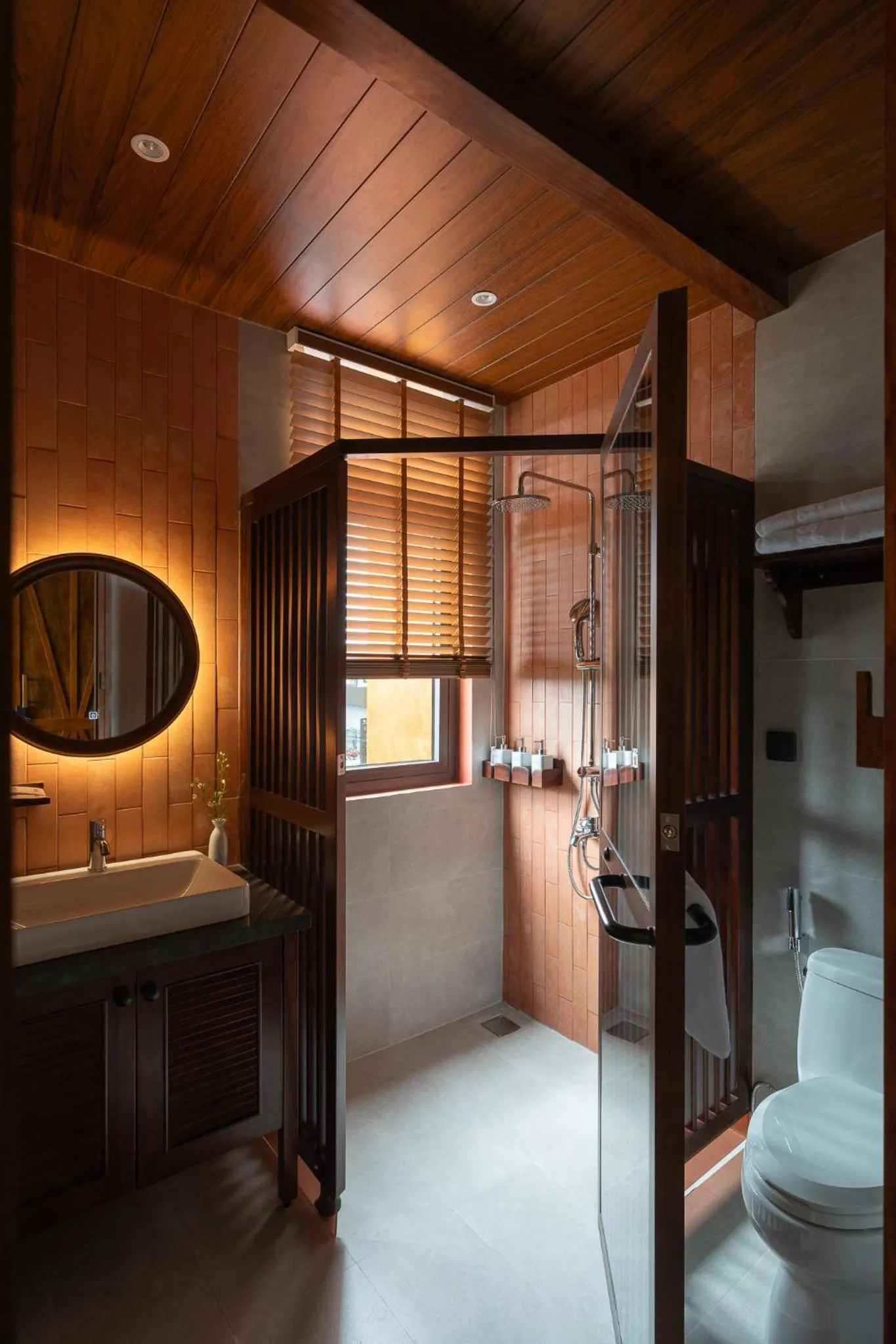 Shower in The Mist Boutique DaLat Hotel