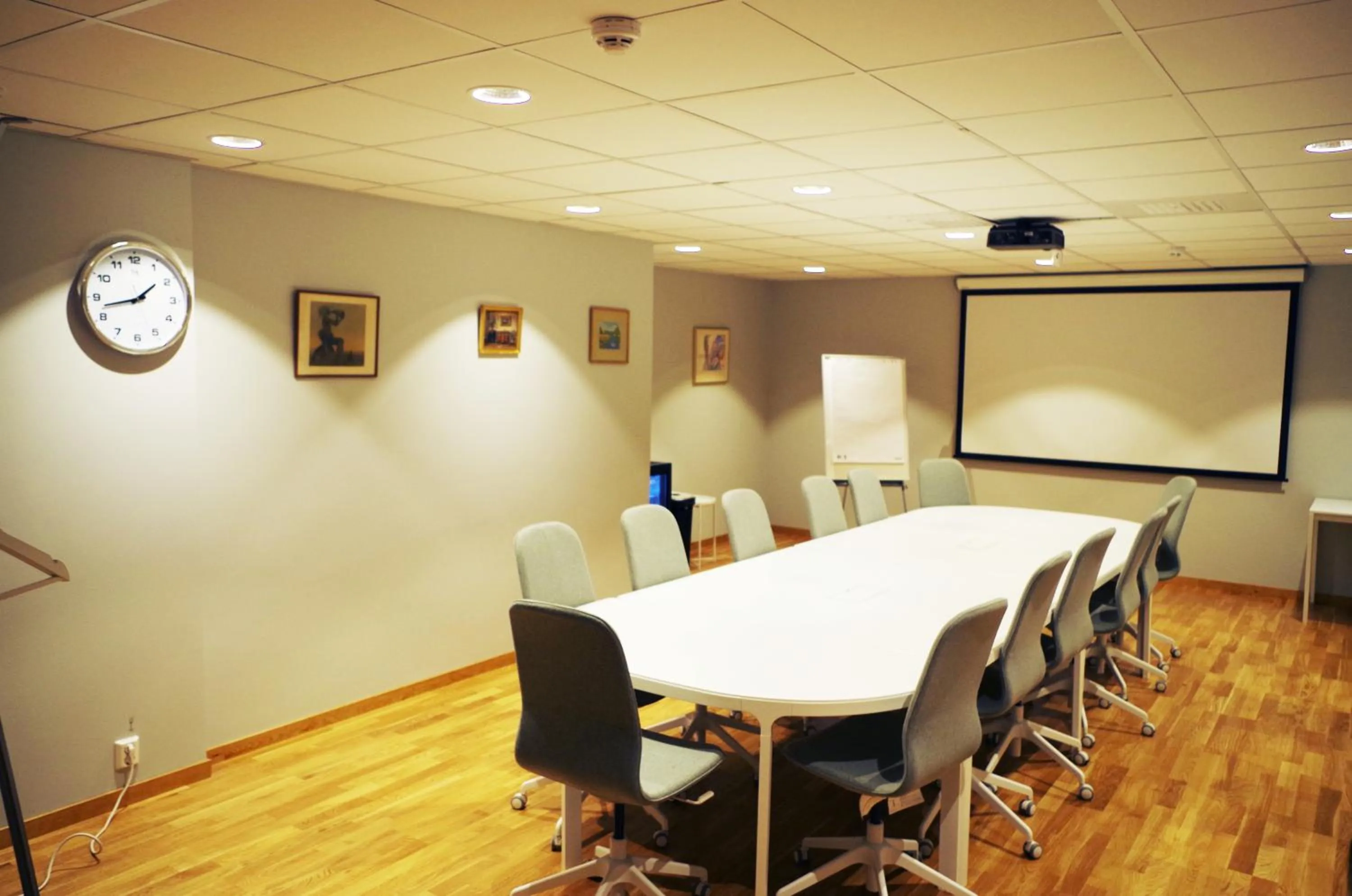 Meeting/conference room in Spoton Hostel & Sportsbar