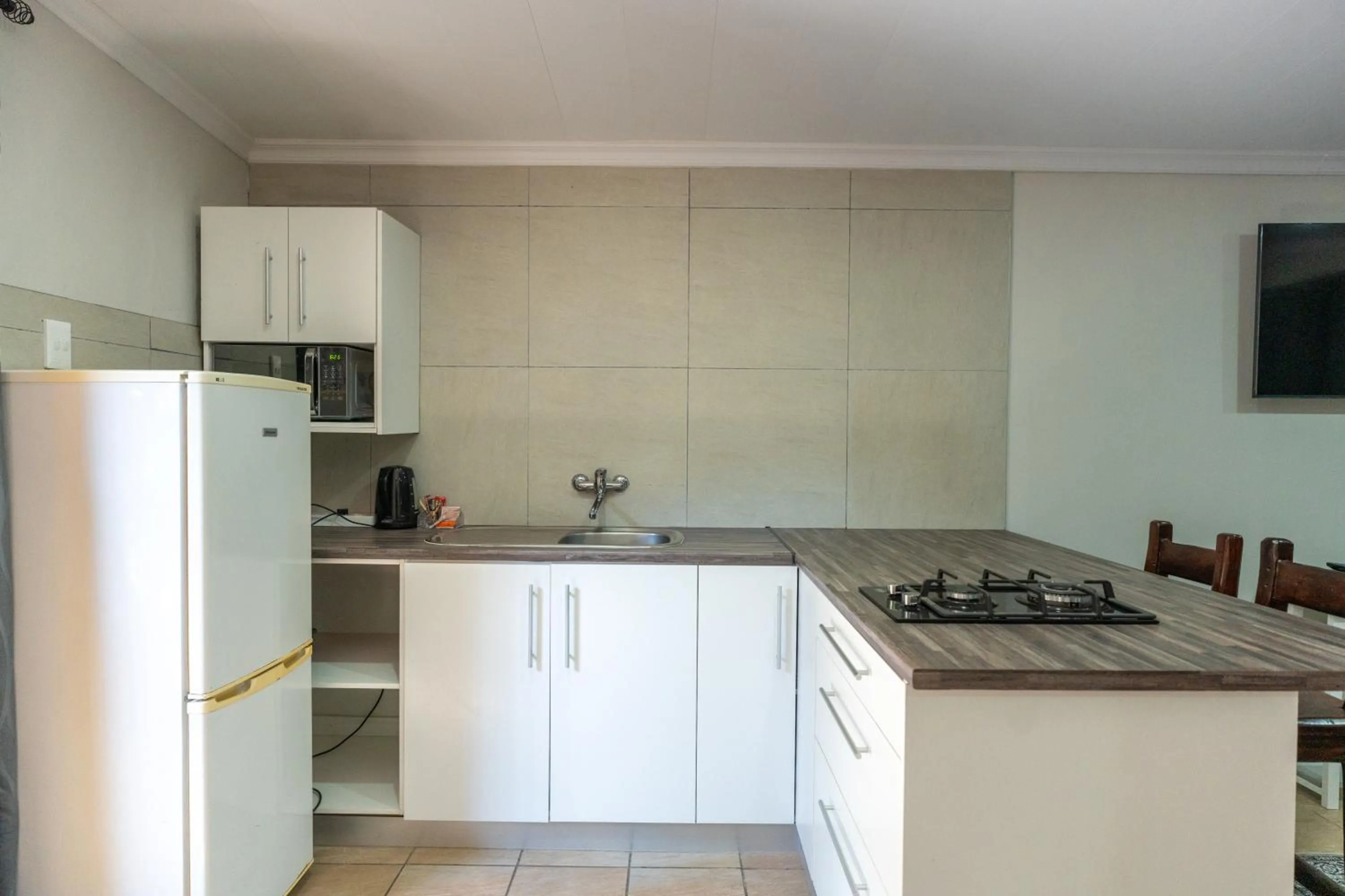 Kitchen or kitchenette in Tidewaters River Lodge