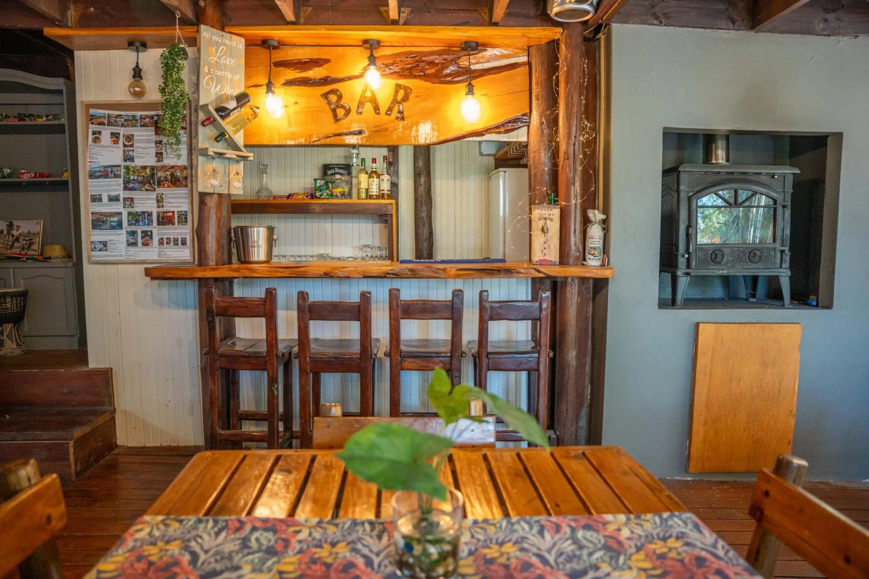 Restaurant/places to eat in Tidewaters River Lodge