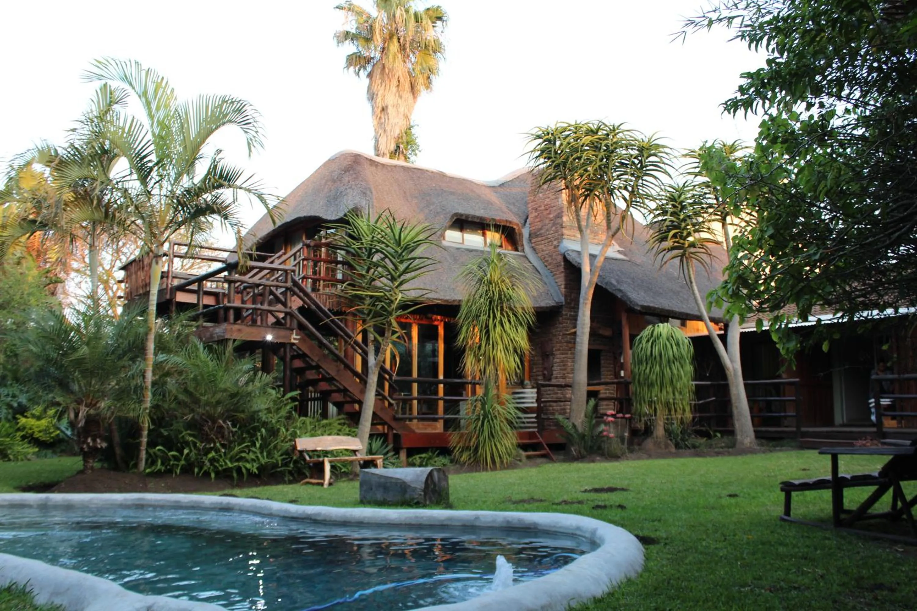Swimming pool in Tidewaters River Lodge