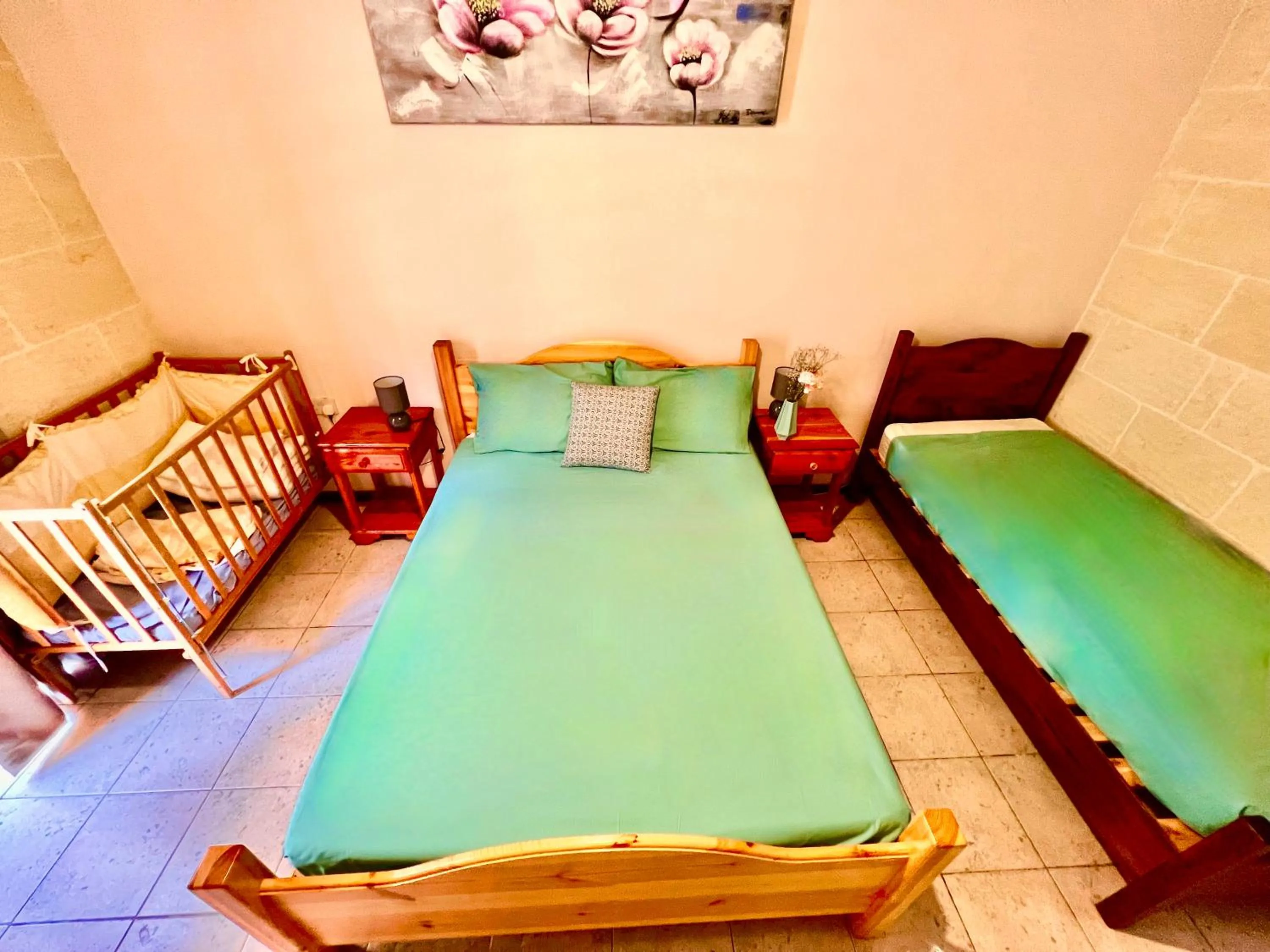 Bed in Grotto's Paradise B&B