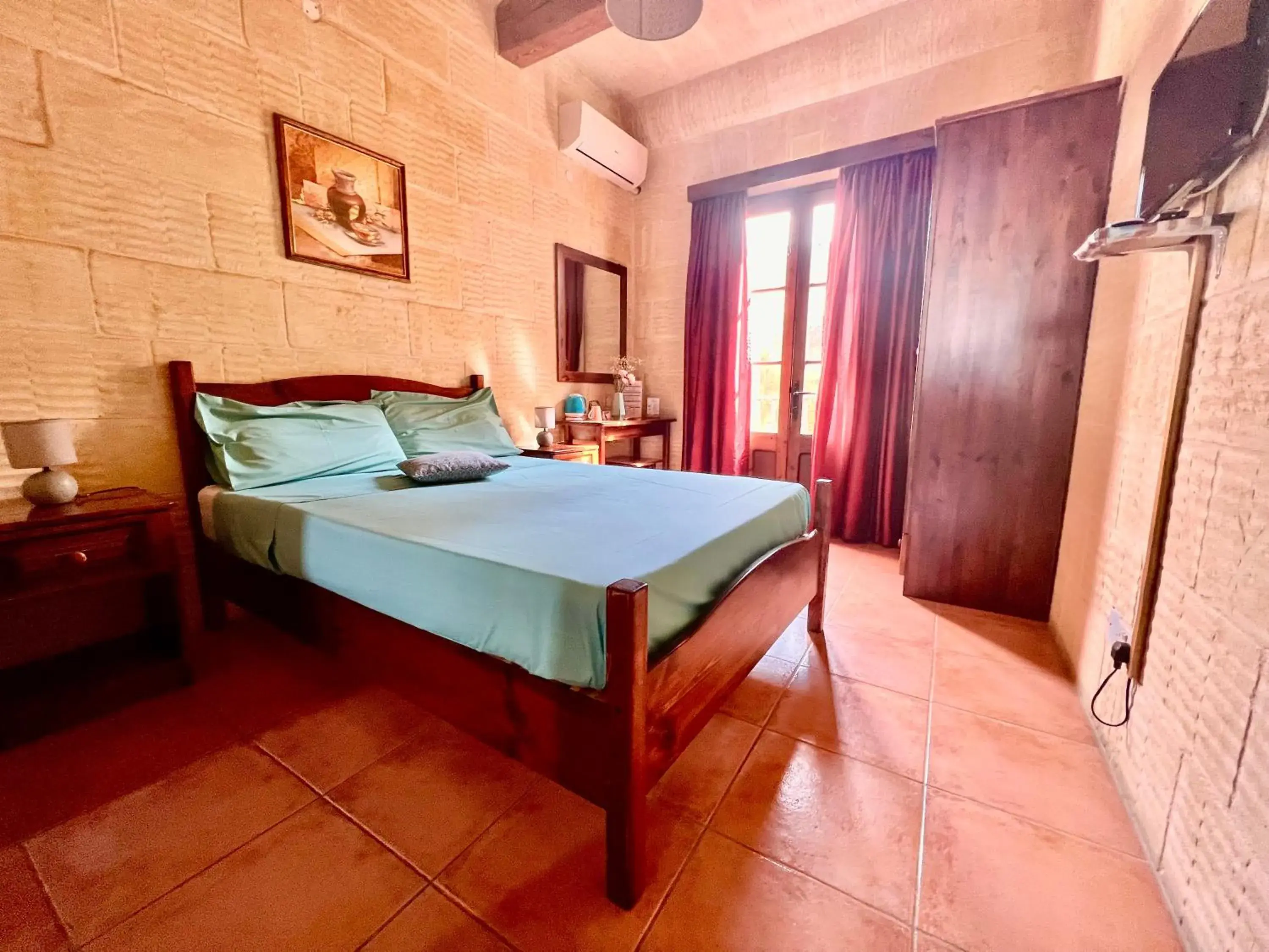 Deluxe Double Room with Private Bathroom in Grotto's Paradise B&B Deluxe Double Room with Private Bathroom in Grotto's Paradise B&B