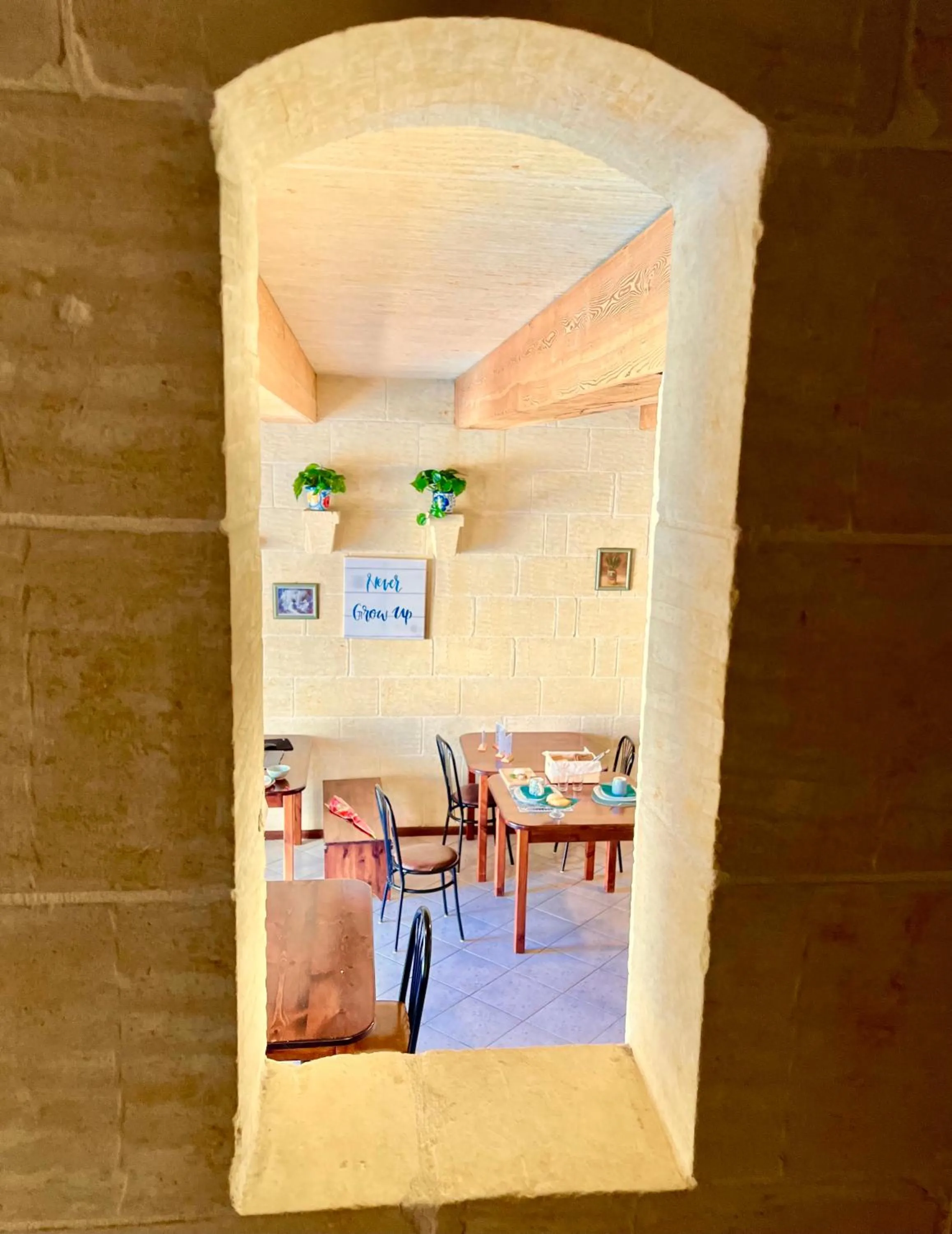 Breakfast in Grotto's Paradise B&B