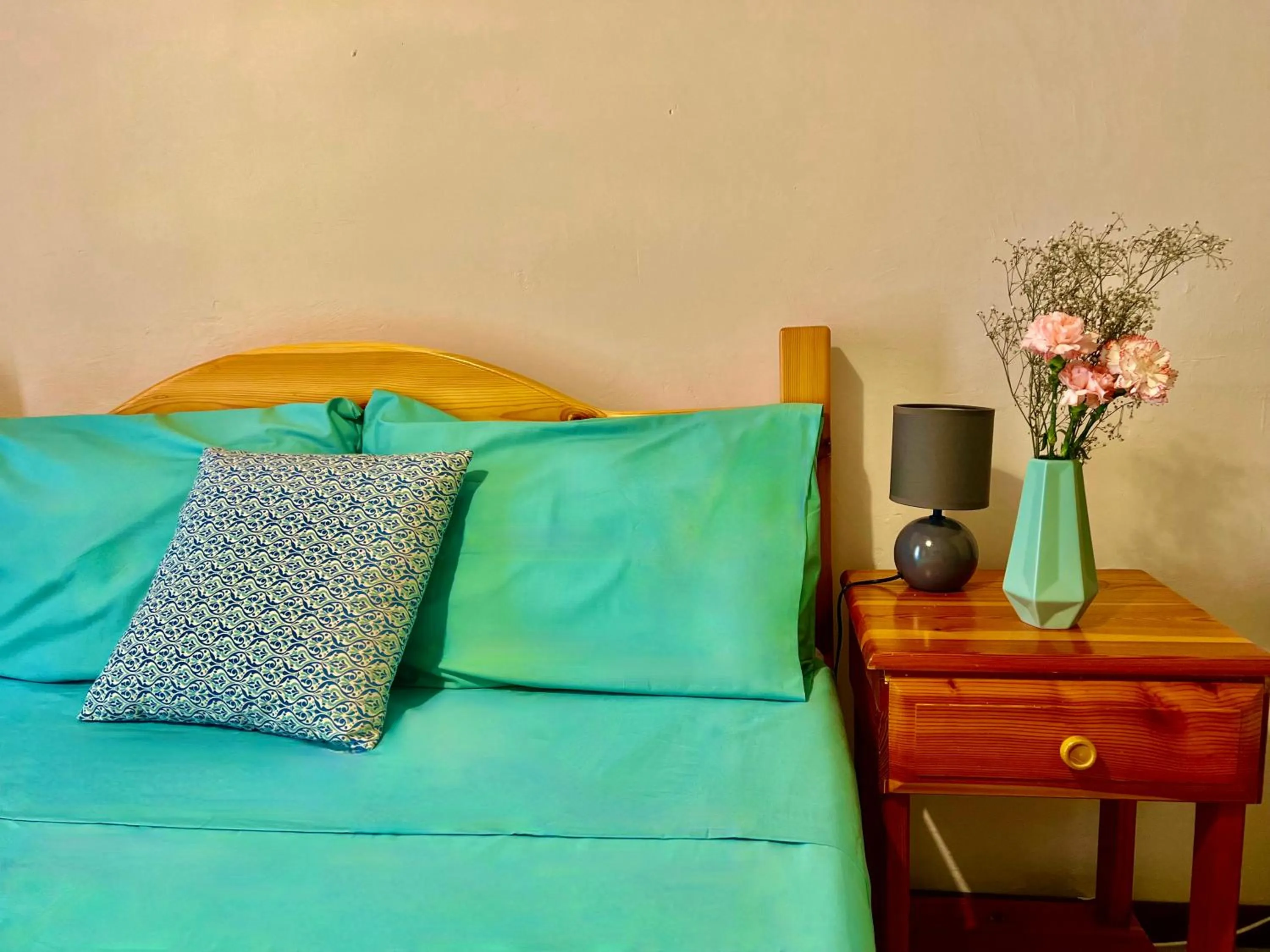 Bed in Grotto's Paradise B&B