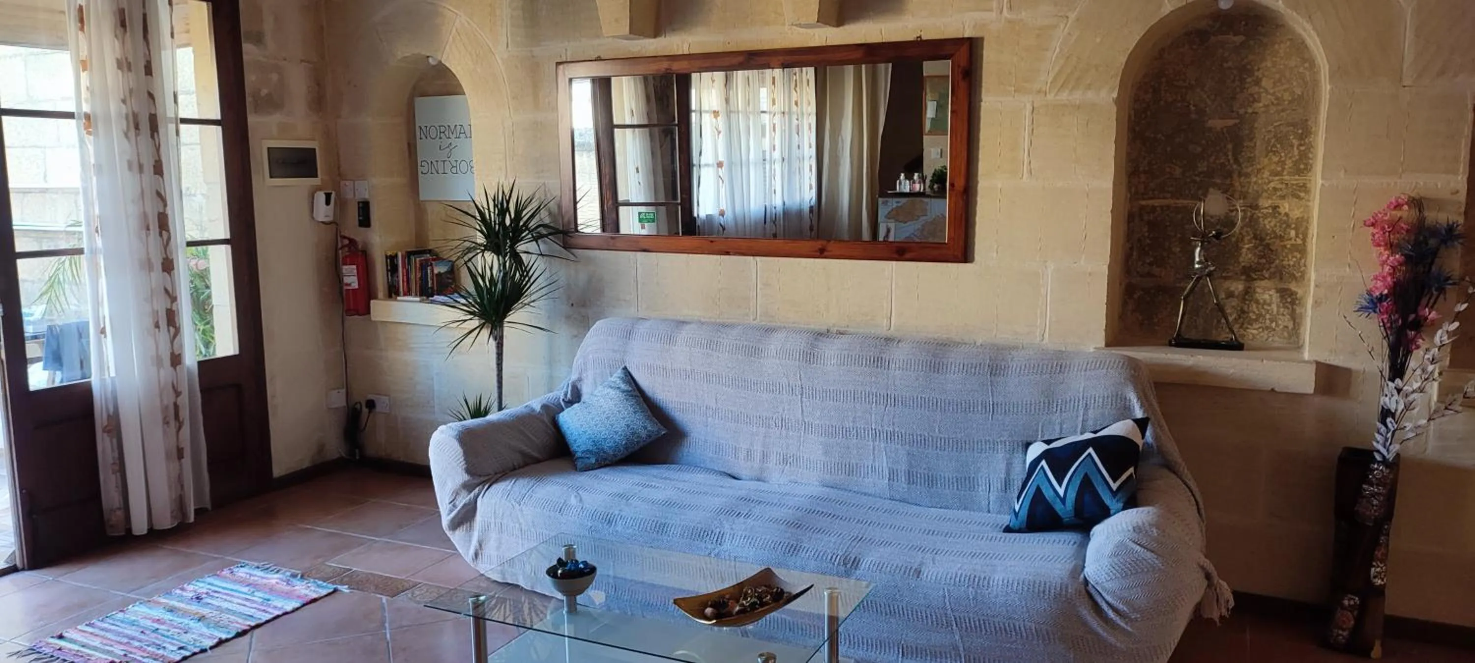 Lobby or reception in Grotto's Paradise B&B