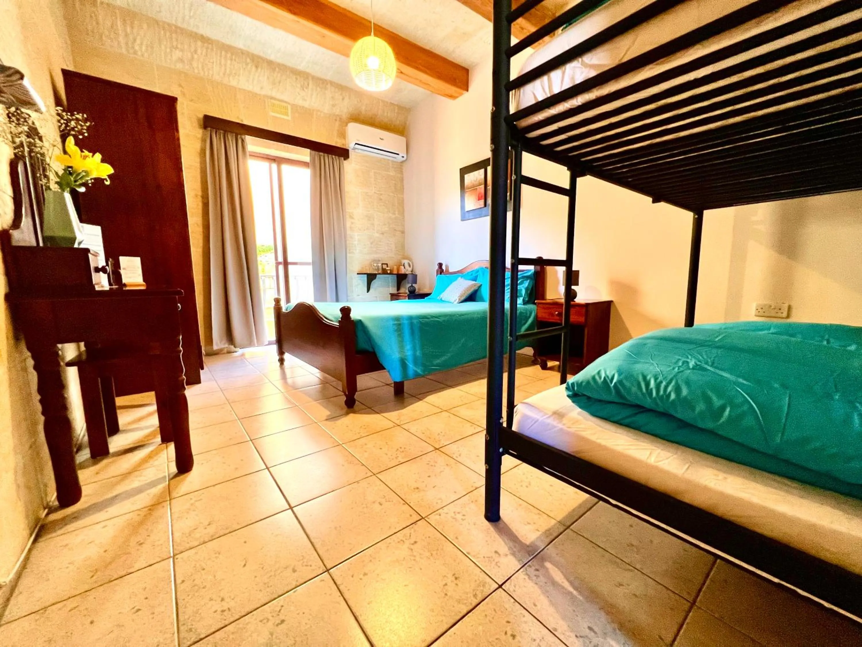 Photo of the whole room, Bed in Grotto's Paradise B&B