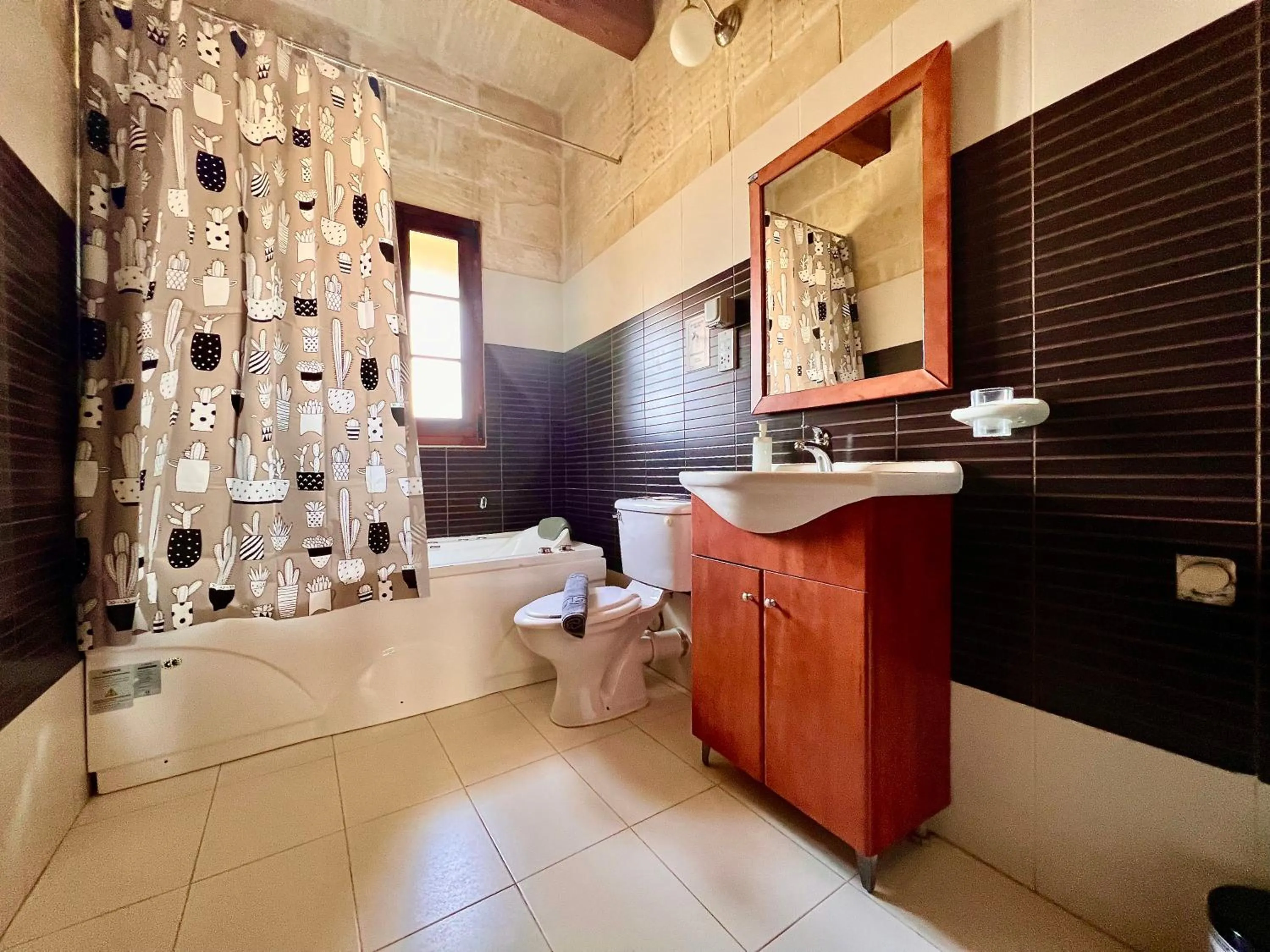 Bathroom in Grotto's Paradise B&B