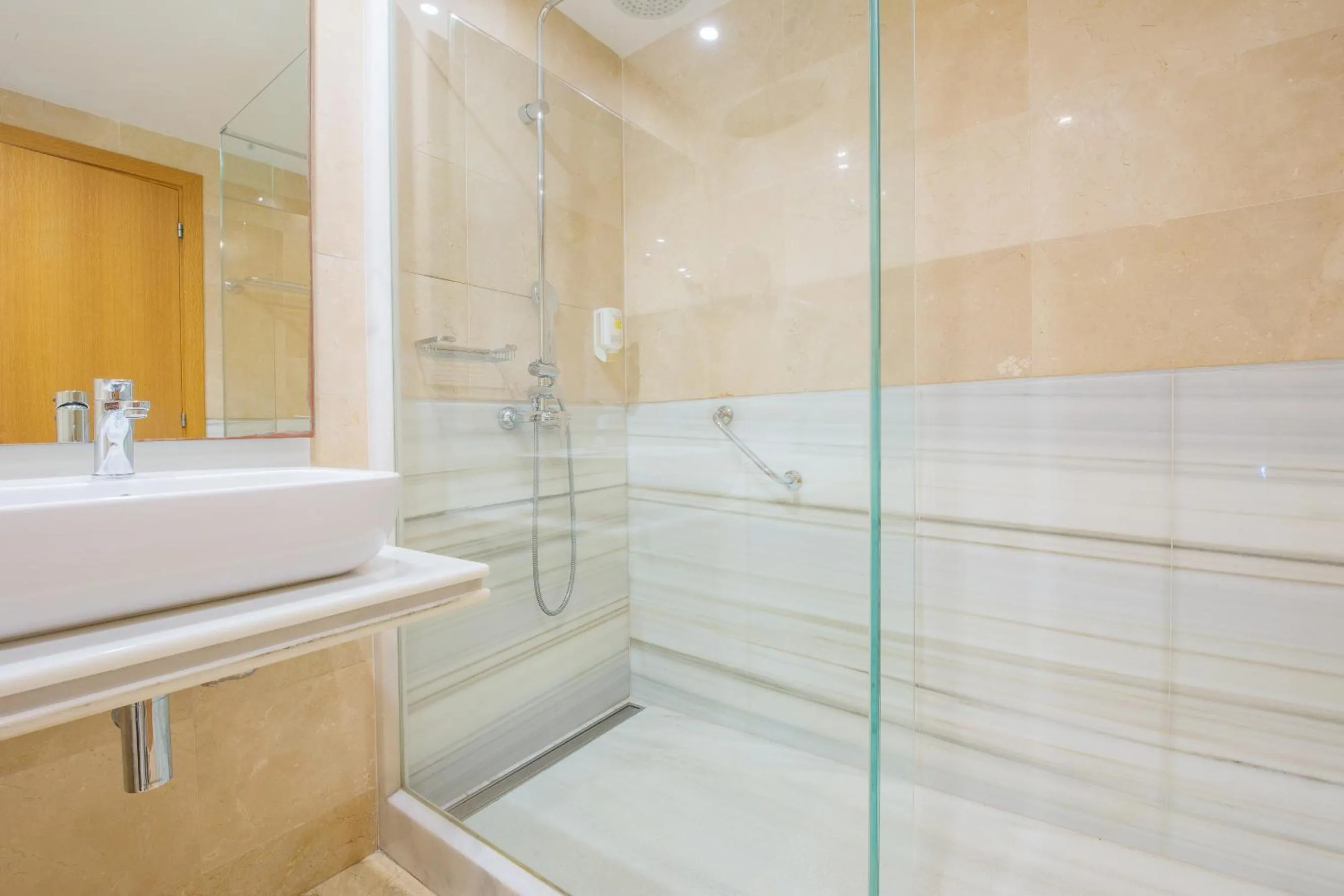 Bathroom in Aparthotel Dunes Platja