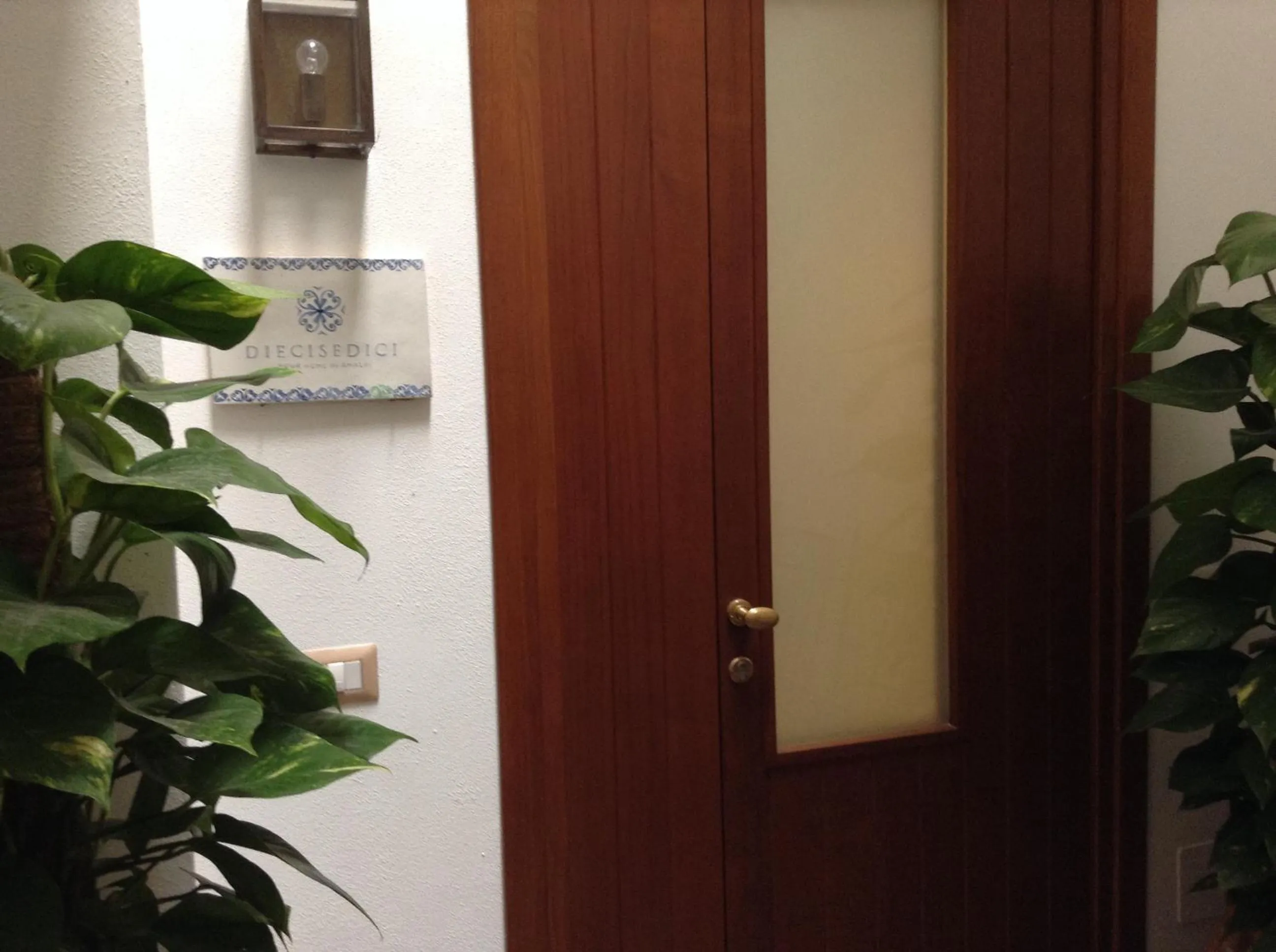 Facade/entrance in DieciSedici