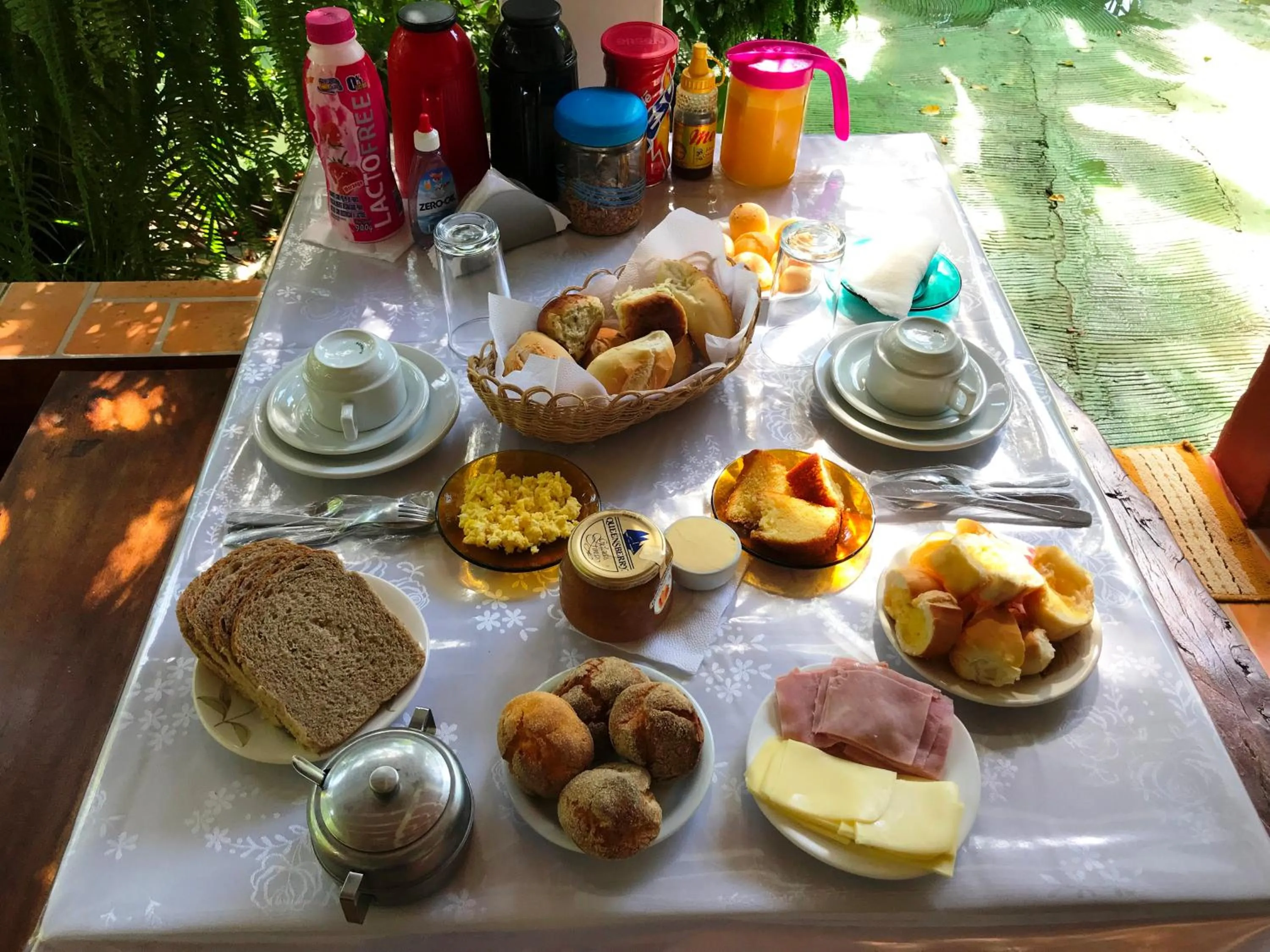 Continental breakfast in Pousada do Mineiro