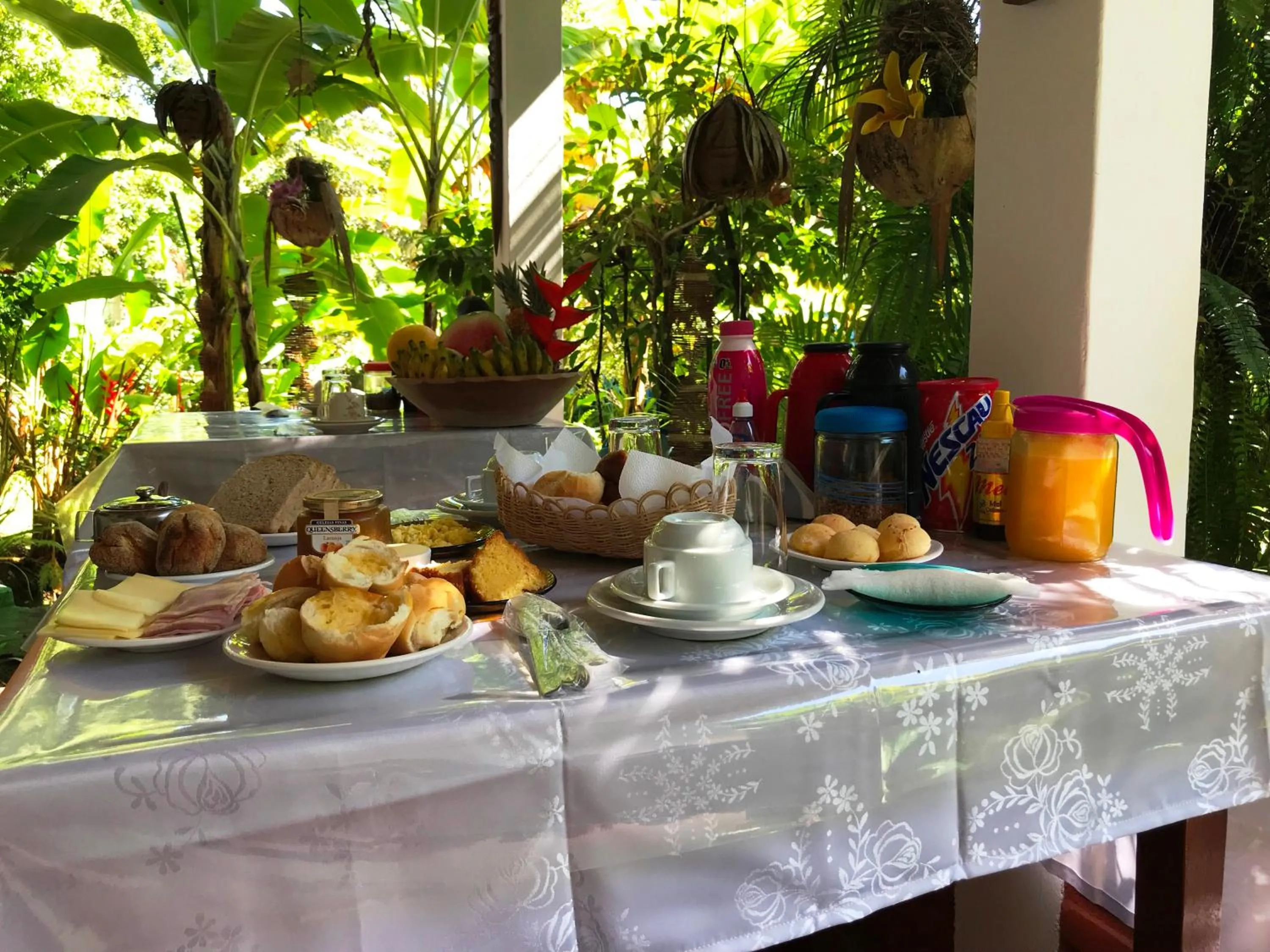 Continental breakfast in Pousada do Mineiro