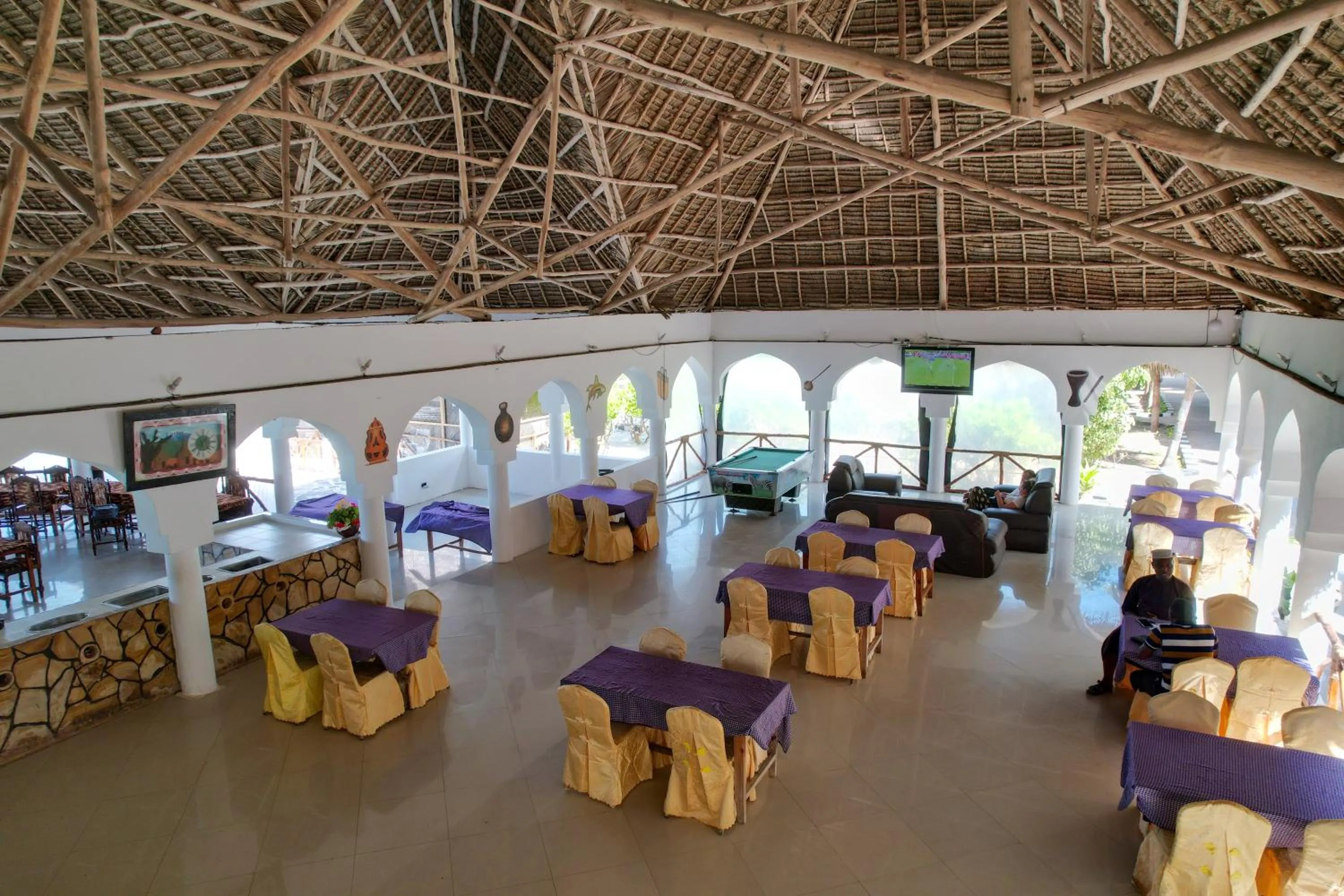 Restaurant/places to eat in Visitor's Inn