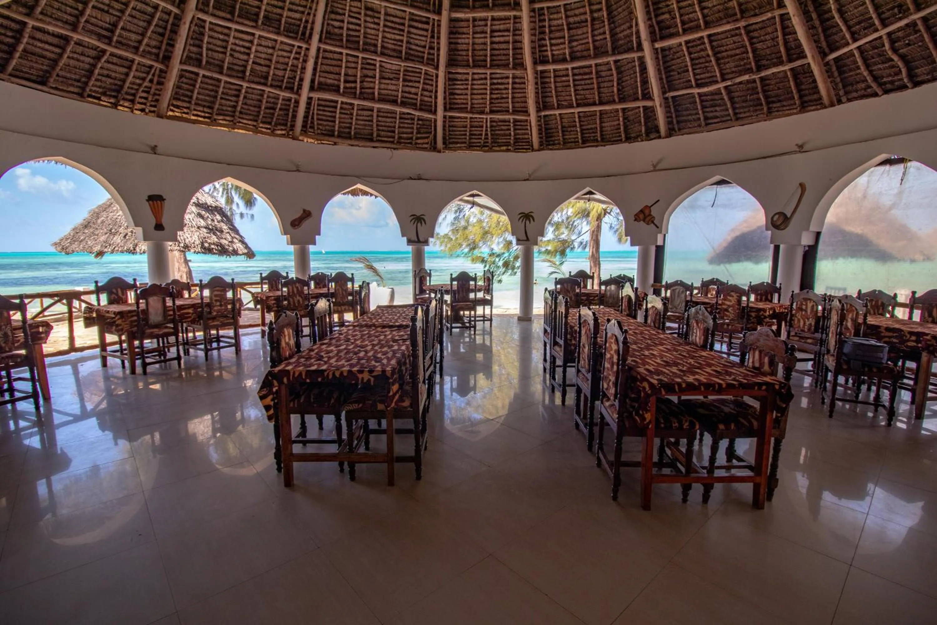 Restaurant/places to eat in Visitor's Inn