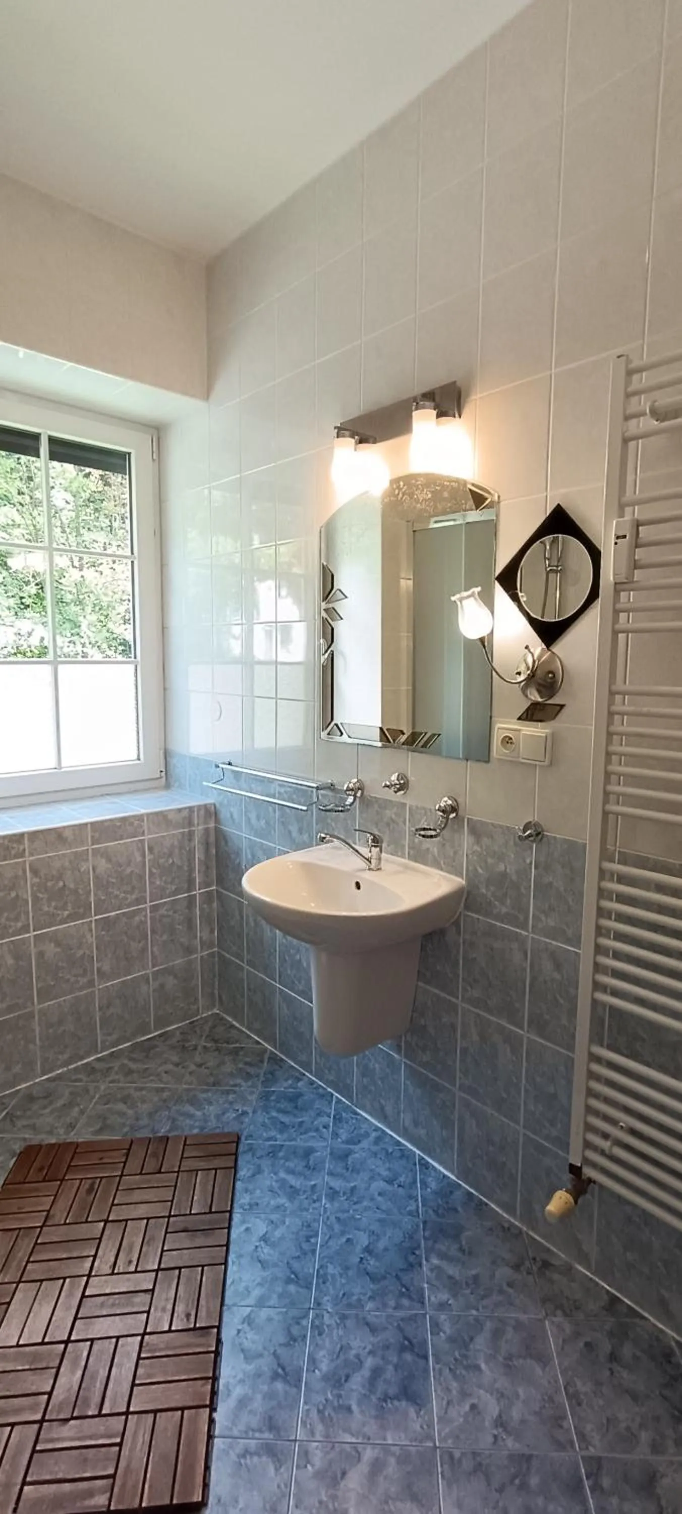 Bathroom in Apartments White - Hill