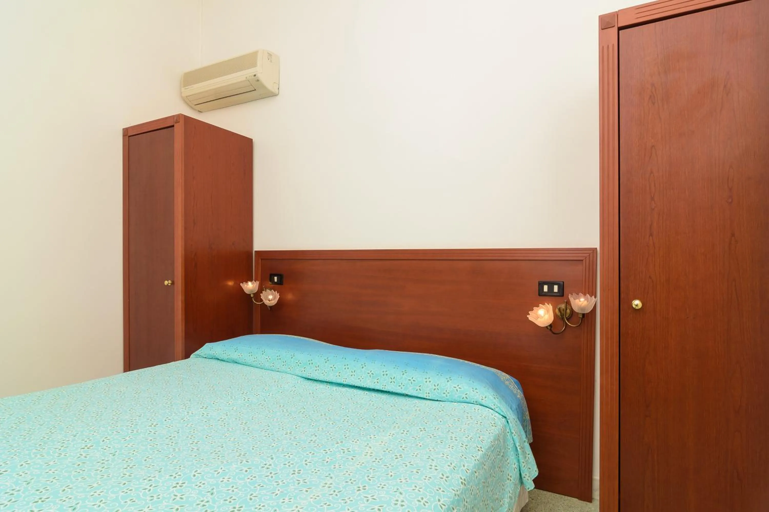 Bedroom, Bed in Hotel Riviera