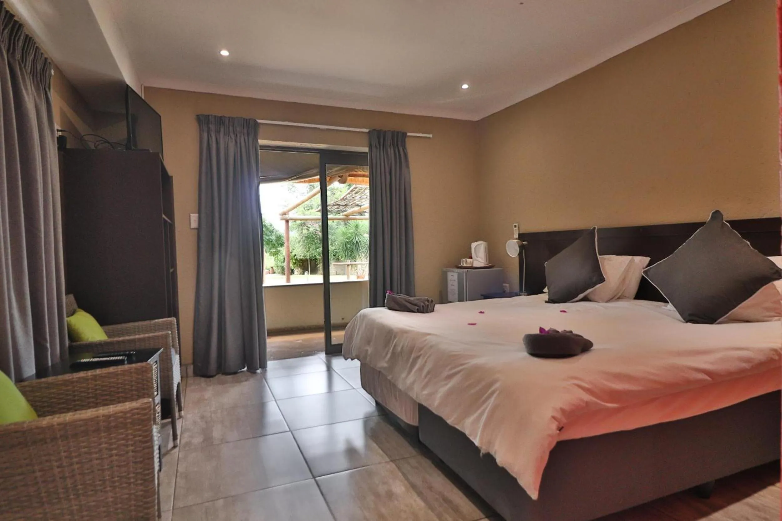 Bedroom, Bed in Kruger View Chalets